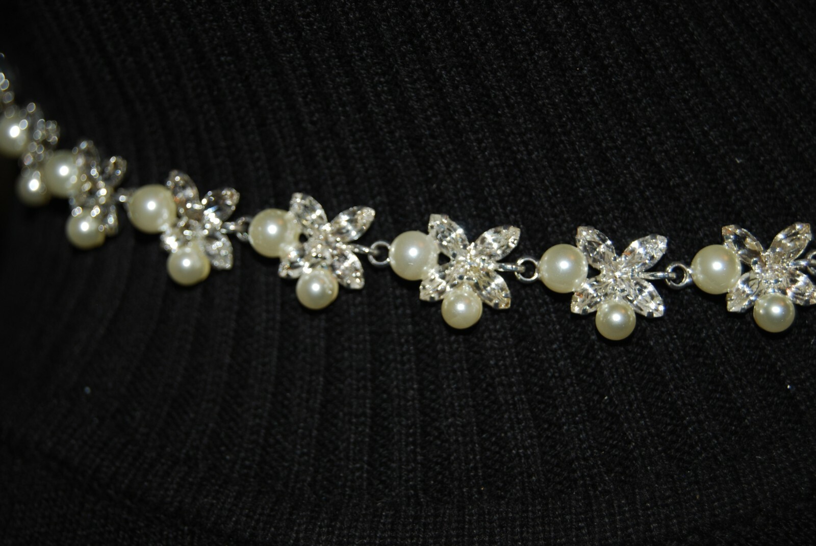 CESCABELLE ELEGANT COUTURE FAUX PEARLS & RHINESTONES ON SILVERED METAL NECKLACE