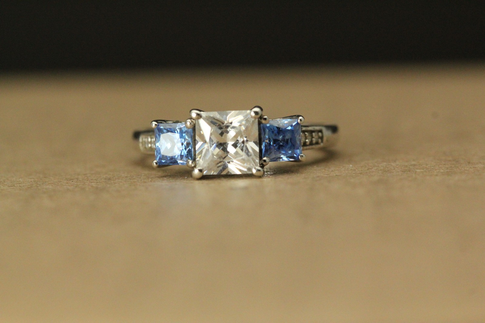 925 Sterling Silver Blue Cubic Zirconia & Clear Size 7 Ring 3.2 Grams (RIN9515)