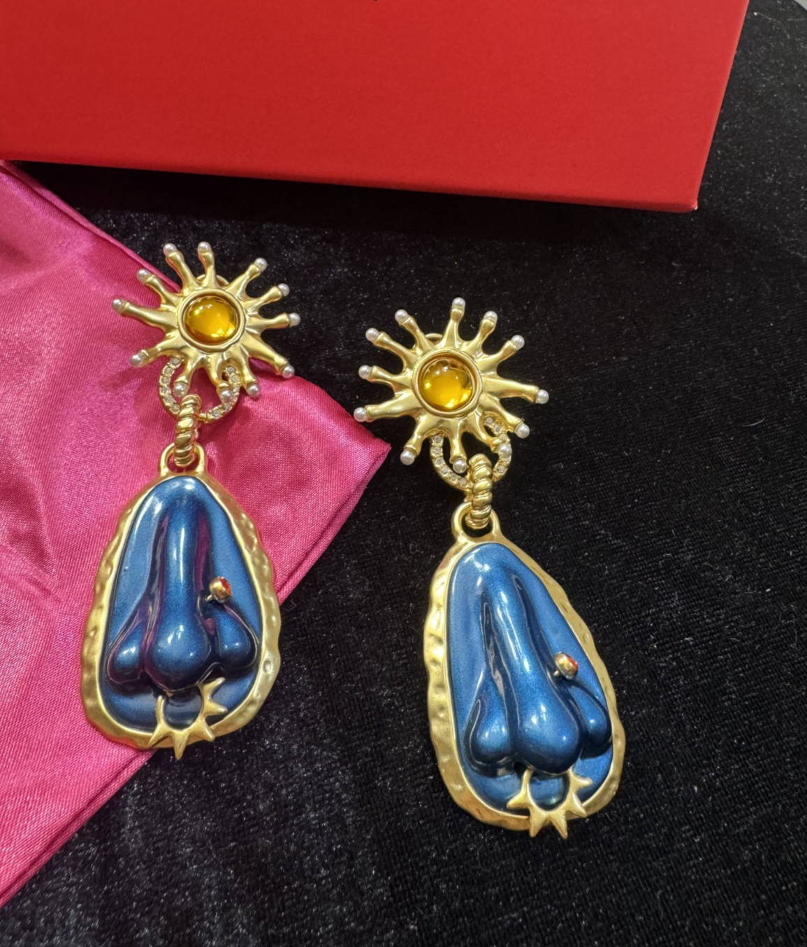 Schiaparelli Inspired Surrealist Style Exaggerated Nose Ear Studs Earrings w/BOX