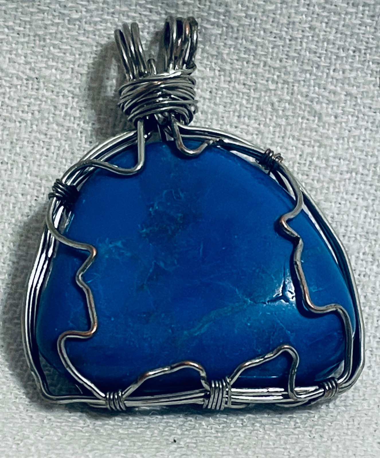 BLUE STONE PENDANT W COLOR VEIN METAL WRAPPED SILVER LOOK NOT MARKED NO CHAIN