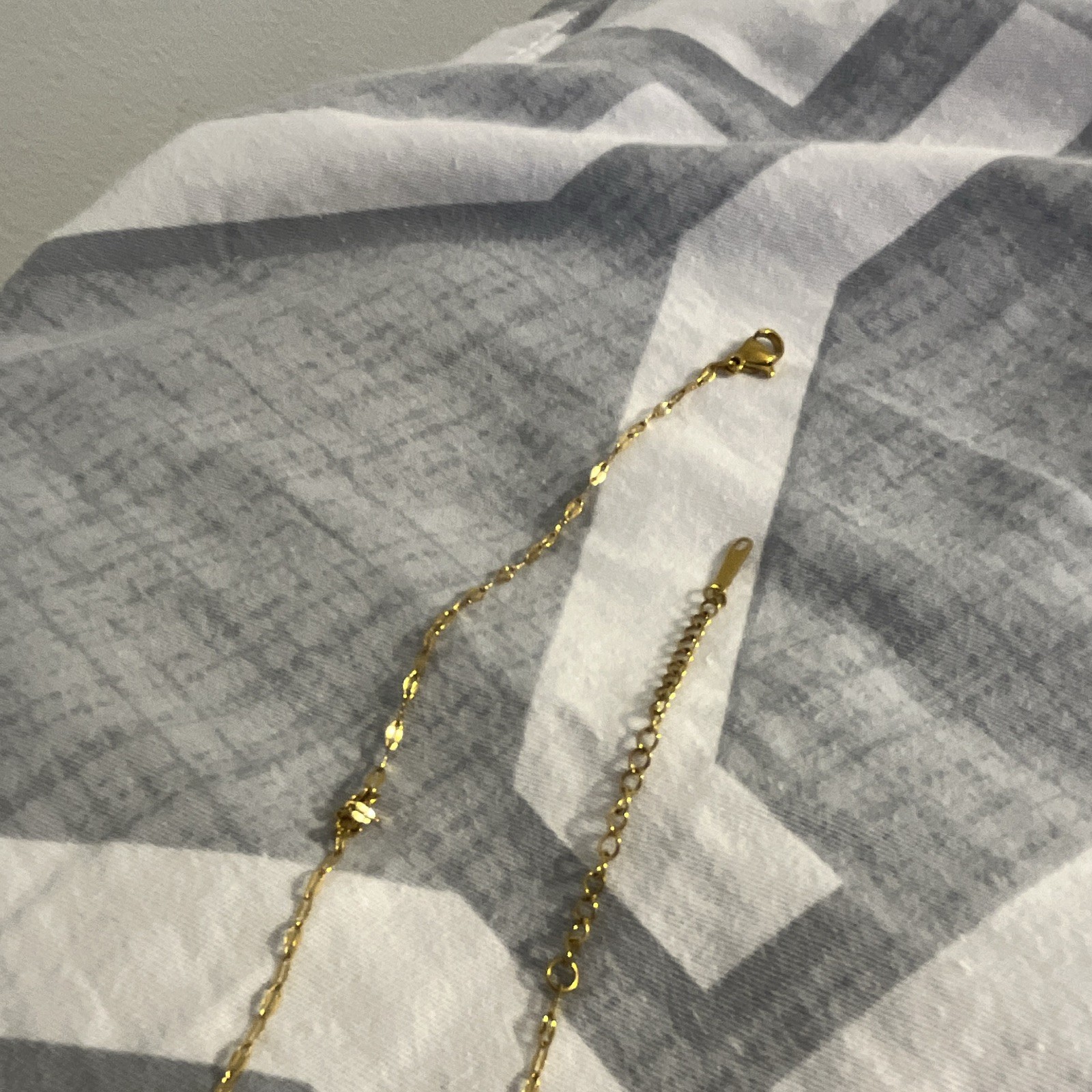 Gold Tone Flower Charm Pendant Necklace, Cable Chain, Lobster, Adjustable