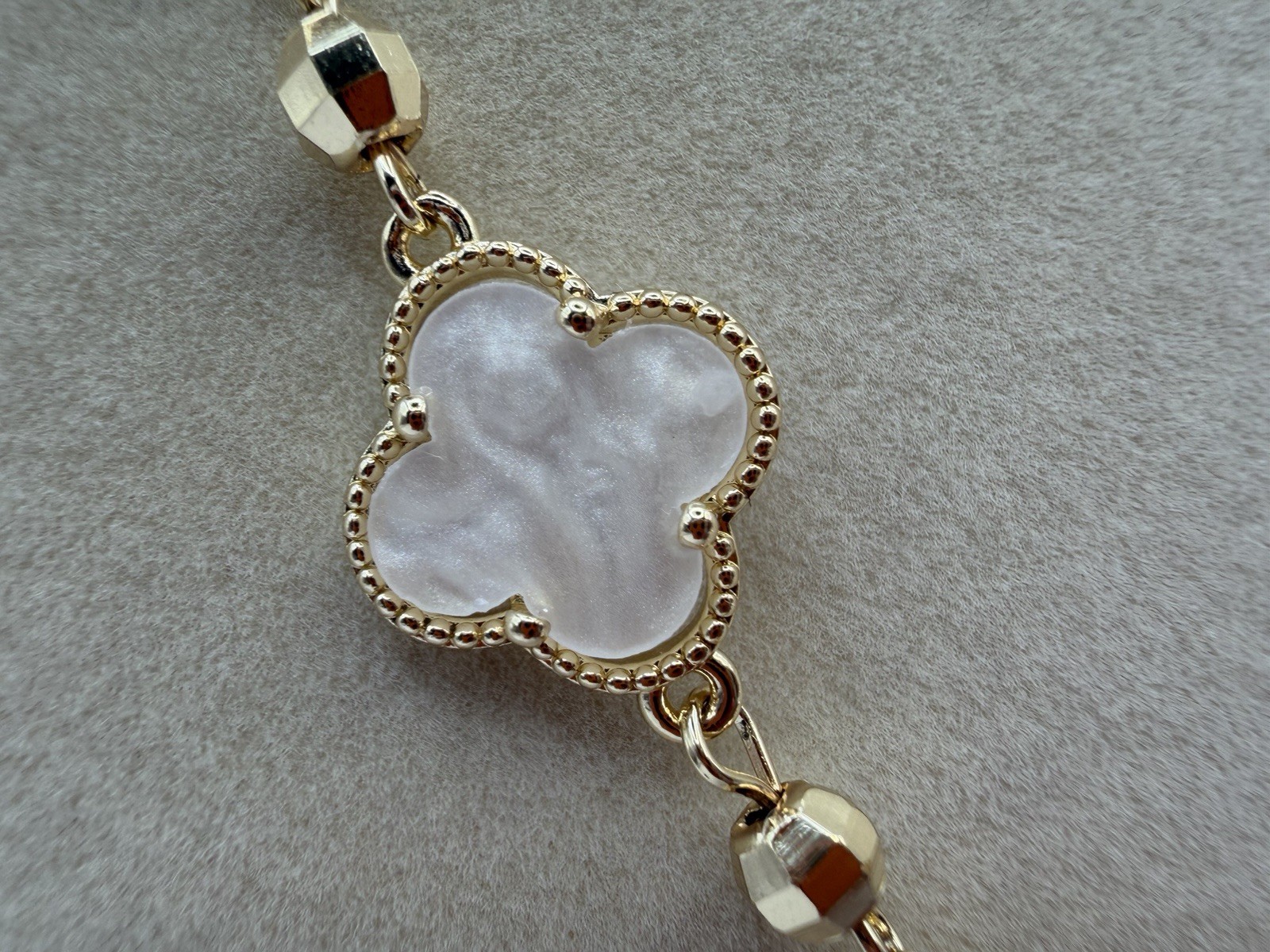 18k Gold Filled Mother of Pearl Clover Jewelry Set – Necklace & Earrings, White