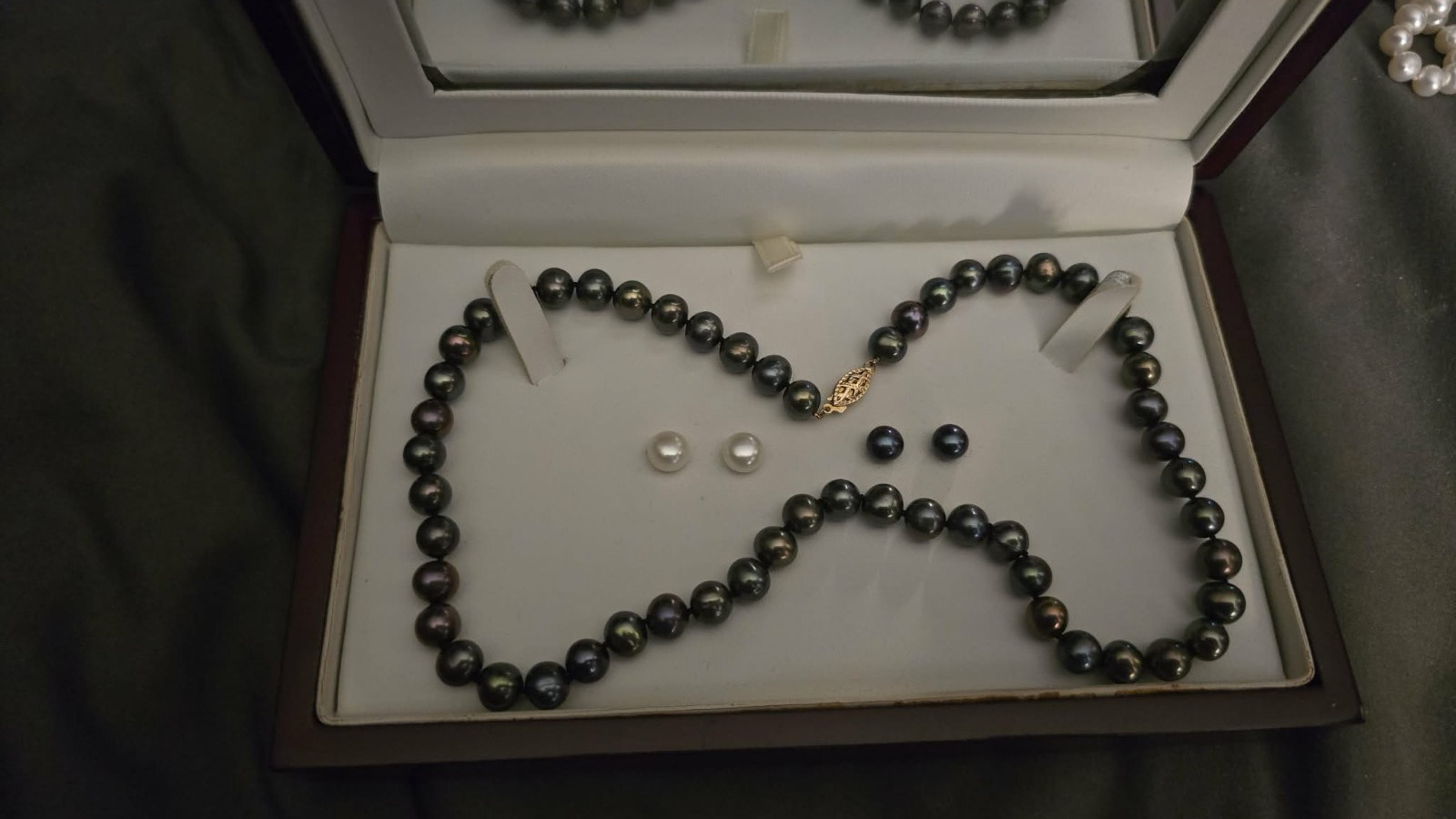 Pearl Beaded Necklaces with Yellow Gold Clasp