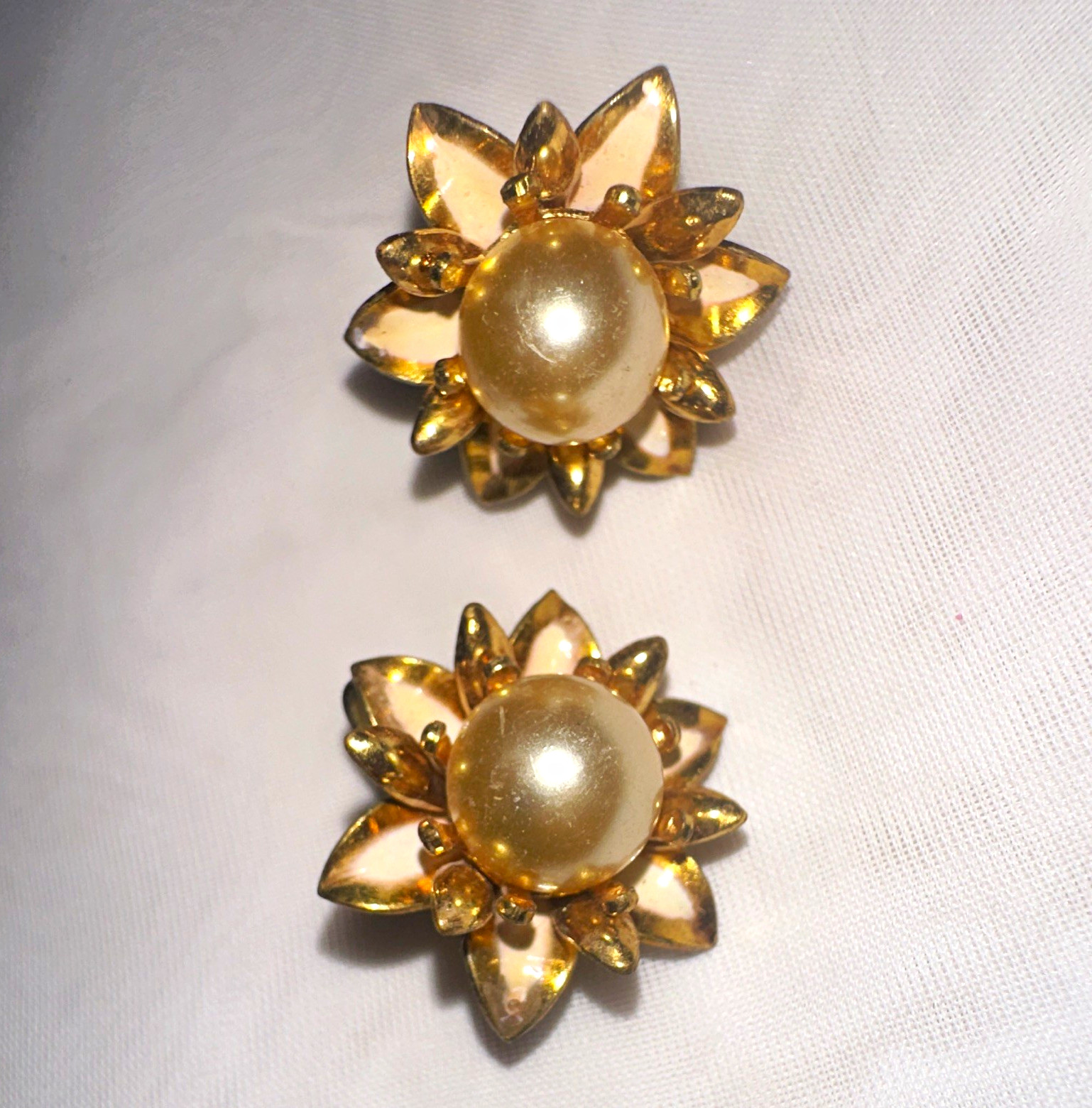 Gold Tone Metal Flower Clip-On Stud Earrings Faux Pearl Center Cream Round