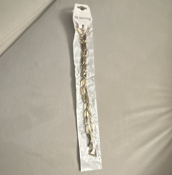 Gold Tone Chain Link Bracelet – Metal, No Main Stone, No Secondary Stone