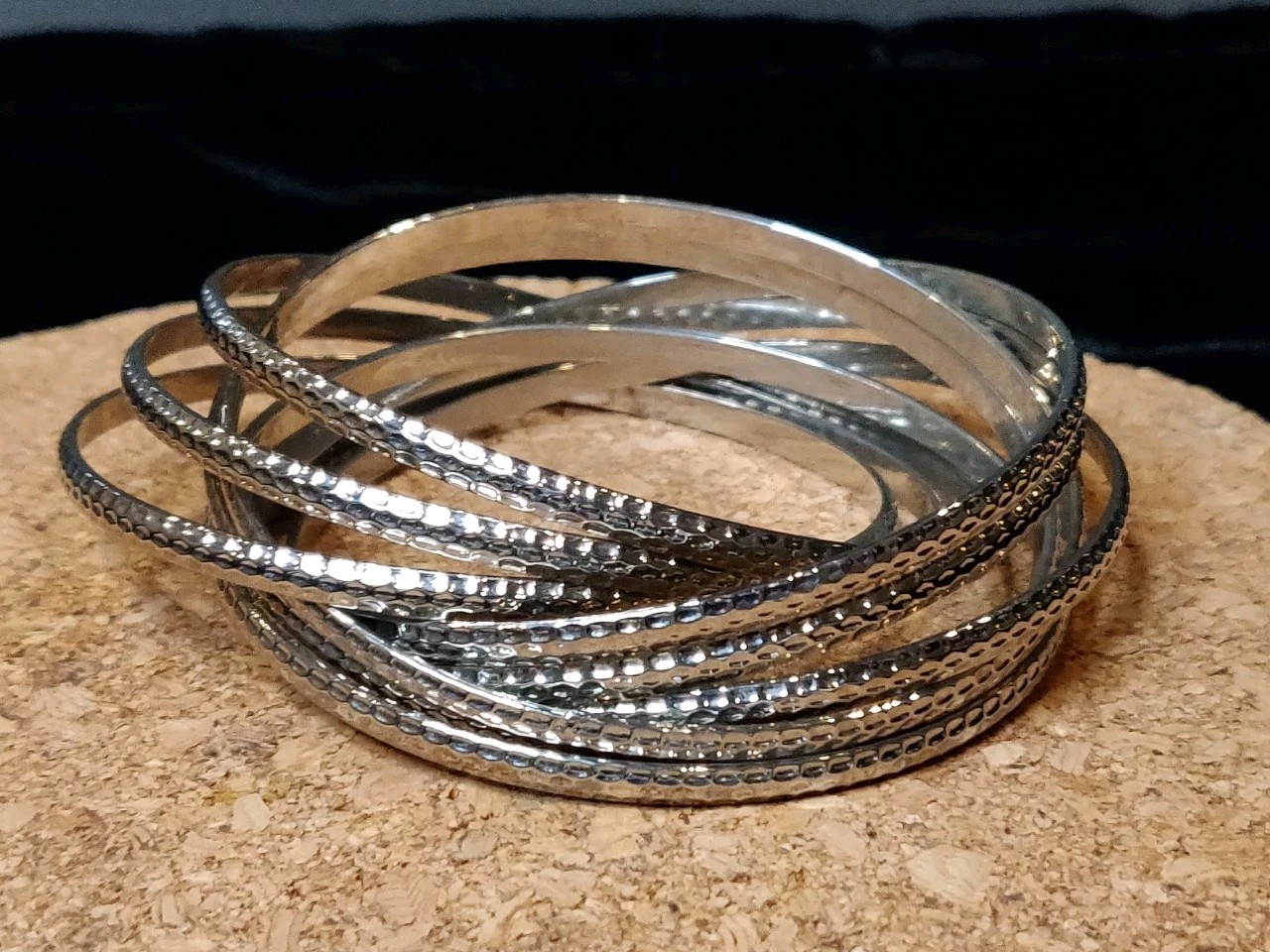 Silvertone 9 Ring Hammer Design Interlocking Bracelet 7.5 In Approx. Lovely Boho