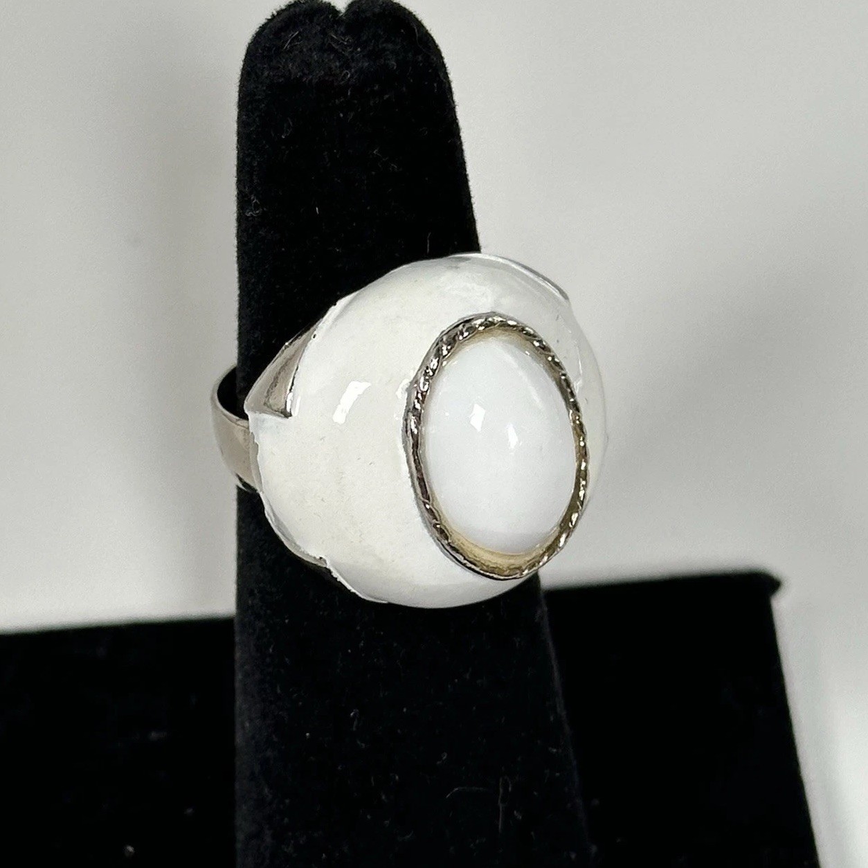 Vintage White Enamel Dome Silver Tone 20mm Wide Size 5 Adjustable