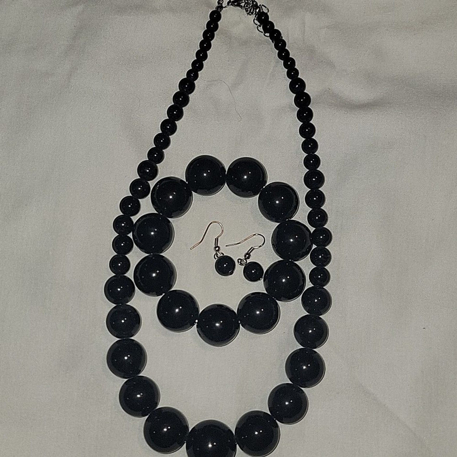 Source Unknown Black Beaded Necklace and Bracelet Set