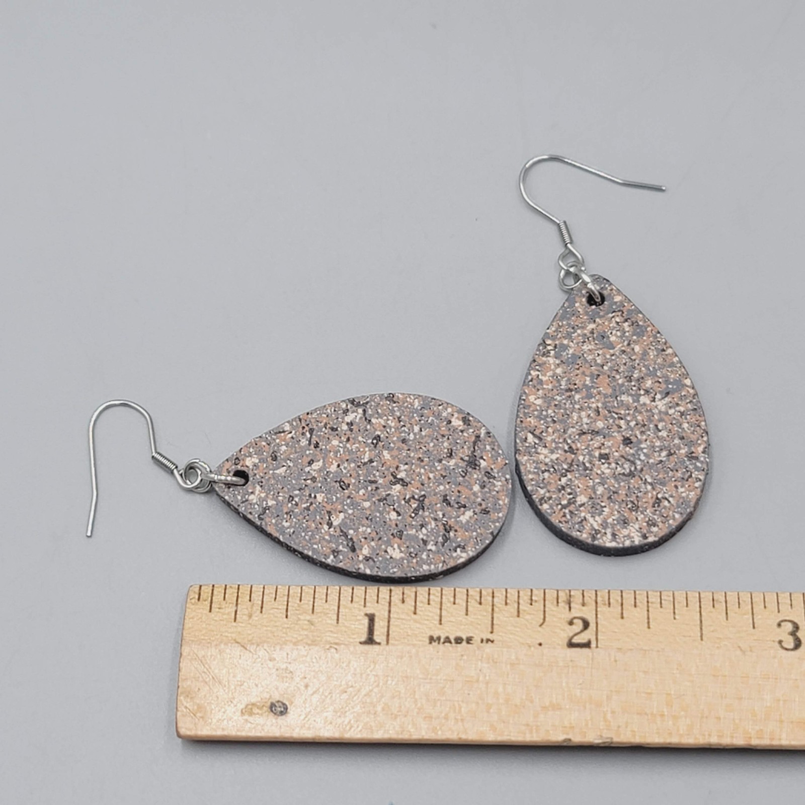 Speckle Teardrop Pierced Earrings Gray Brown Black Dangle 1.5″