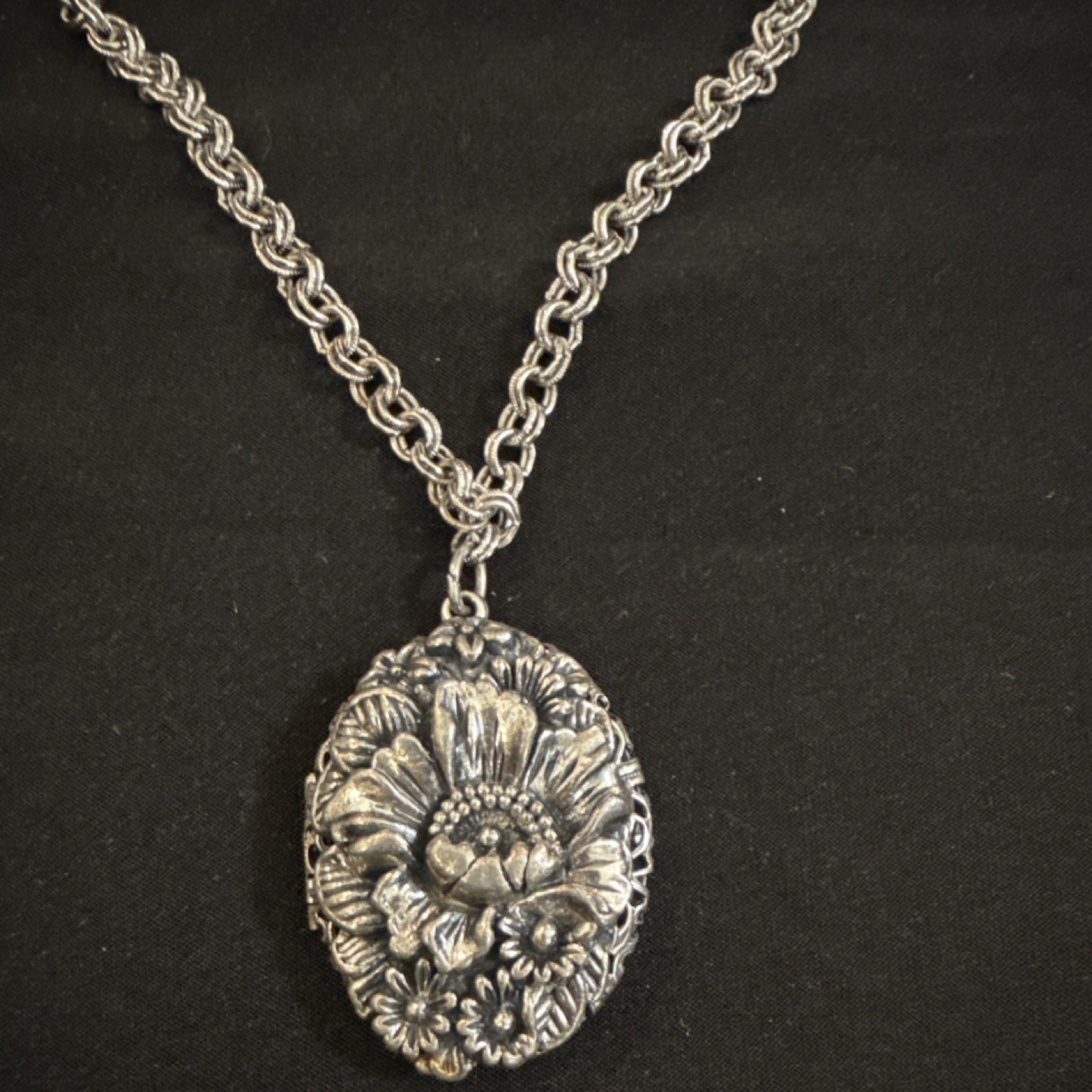 Silver Tone Oval Floral Photo Locket Necklace with Round Link Chain