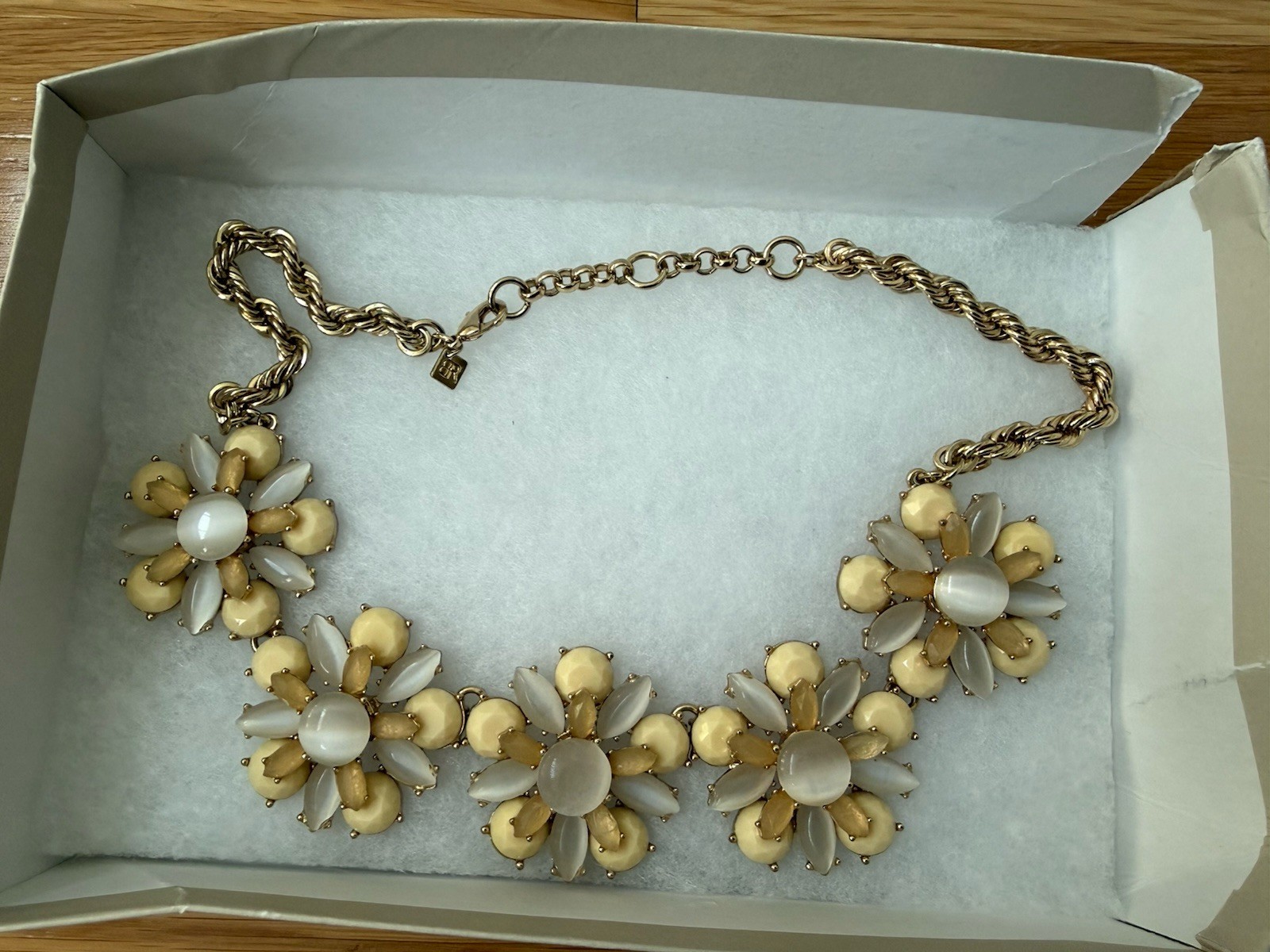 Banana Republic Women’s Floral Gold Tone Necklace 21in
