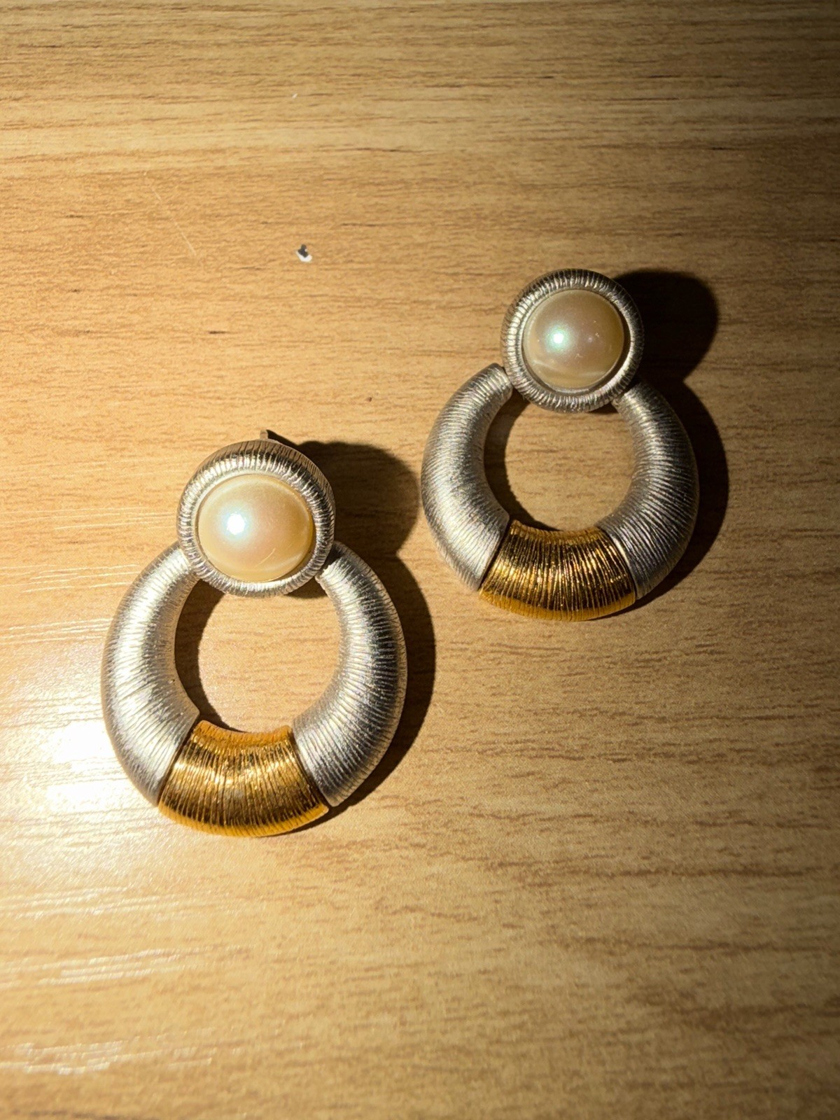 VTG Textured Gold Silver Tone Metal Door Knocker Fashion Post Earrings PEARL