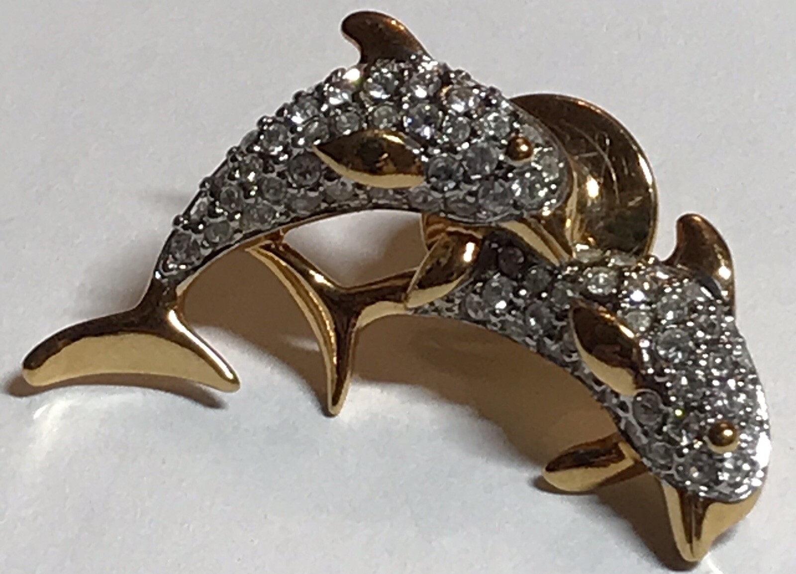 SWAROVSKI CRYSTAL”TWO JUMPING/PLAY DOLPHINS” GOLDTONE PIN BROOCH-1 1/4”X 3/4”