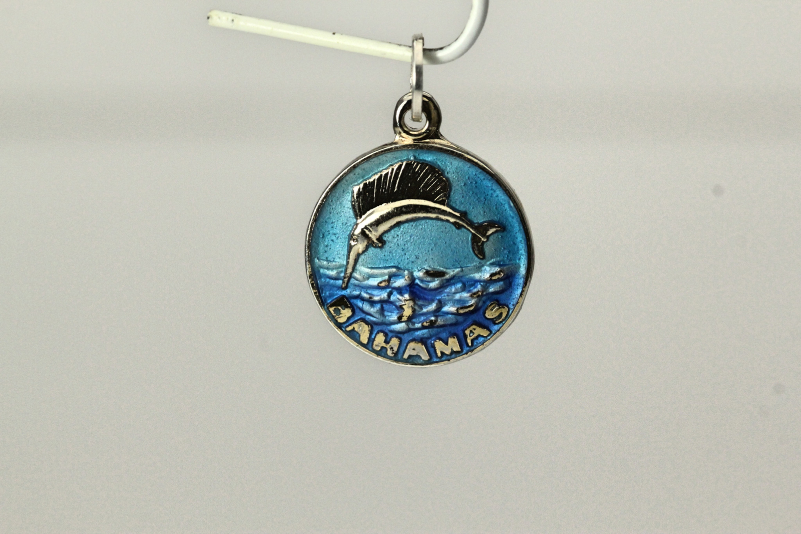925 Sterling Silver Bahamas Enameled Round Fish Charm 2.7 Grams (PEN5333)