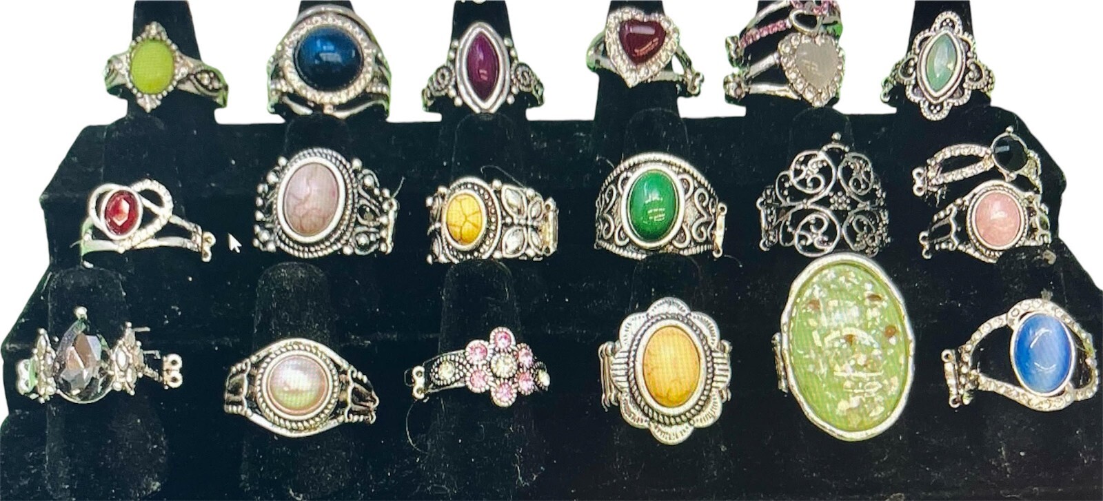 20 Assorted Ornate Stretch Rings Lot Some w/ Embellishments/ Varied Styles
