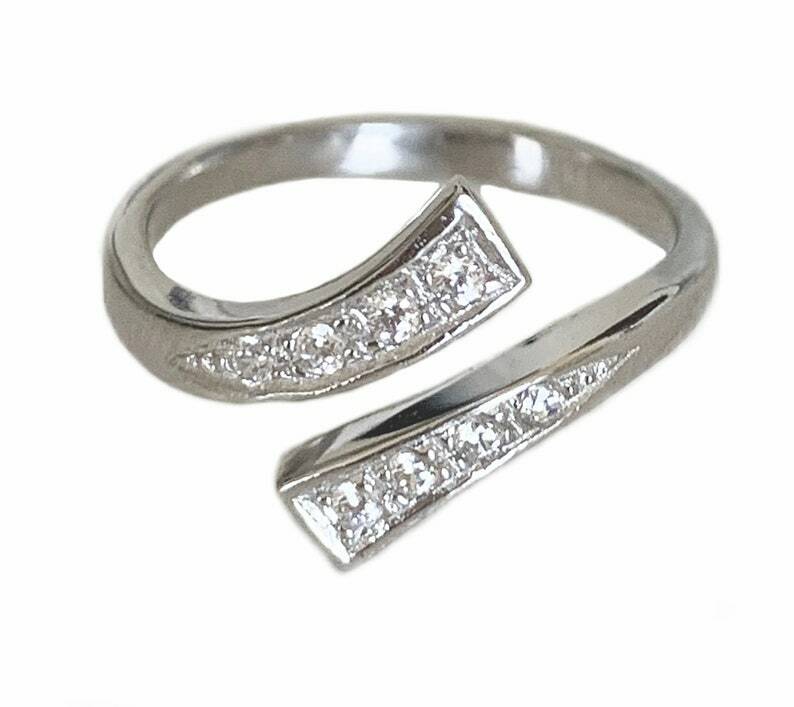 Gorgeous Adjustable Cuff Toe Ring For Women’s Round Simulated Diamond 925 Silver