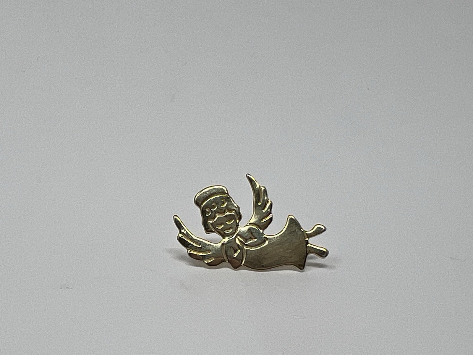 Vintage Gold Tone Flying Angel Lapel Pin Guardian Angel with Wings Charm Pushpin