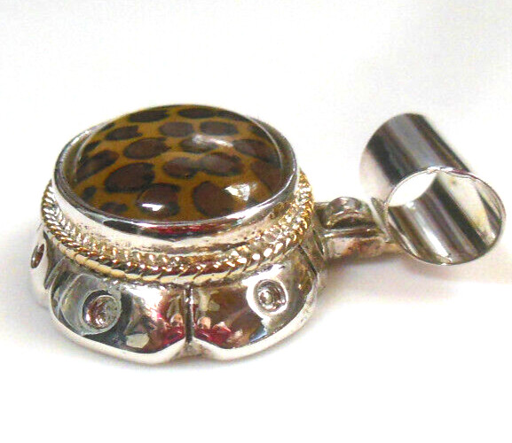 Vintage Signed Best Animal Print Pendant 1.5″ x 1.3/8″