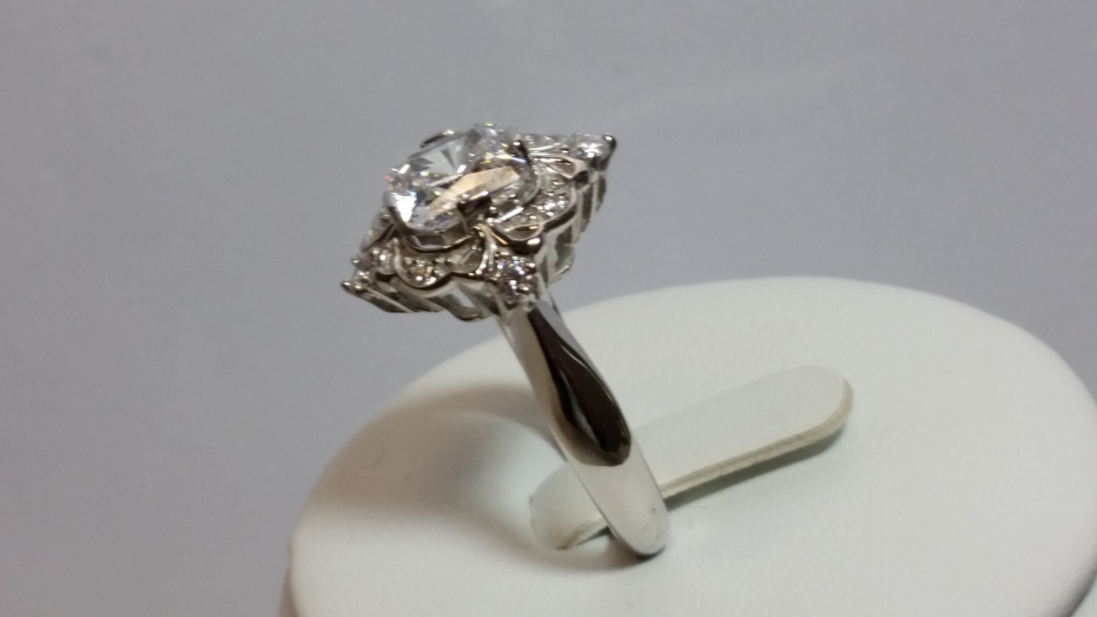 Beautiful 2 Carat Princess & Round Clear CZ Scalloped Accent Ring Silver Size 7