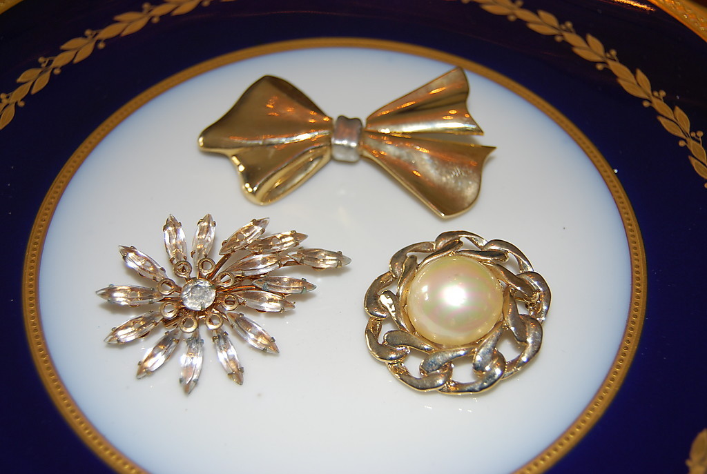 WONDERFUL VINTAGE SET OF THREE ASSORTED PINS OR BROOCHES AS PER PICTURES # M-006