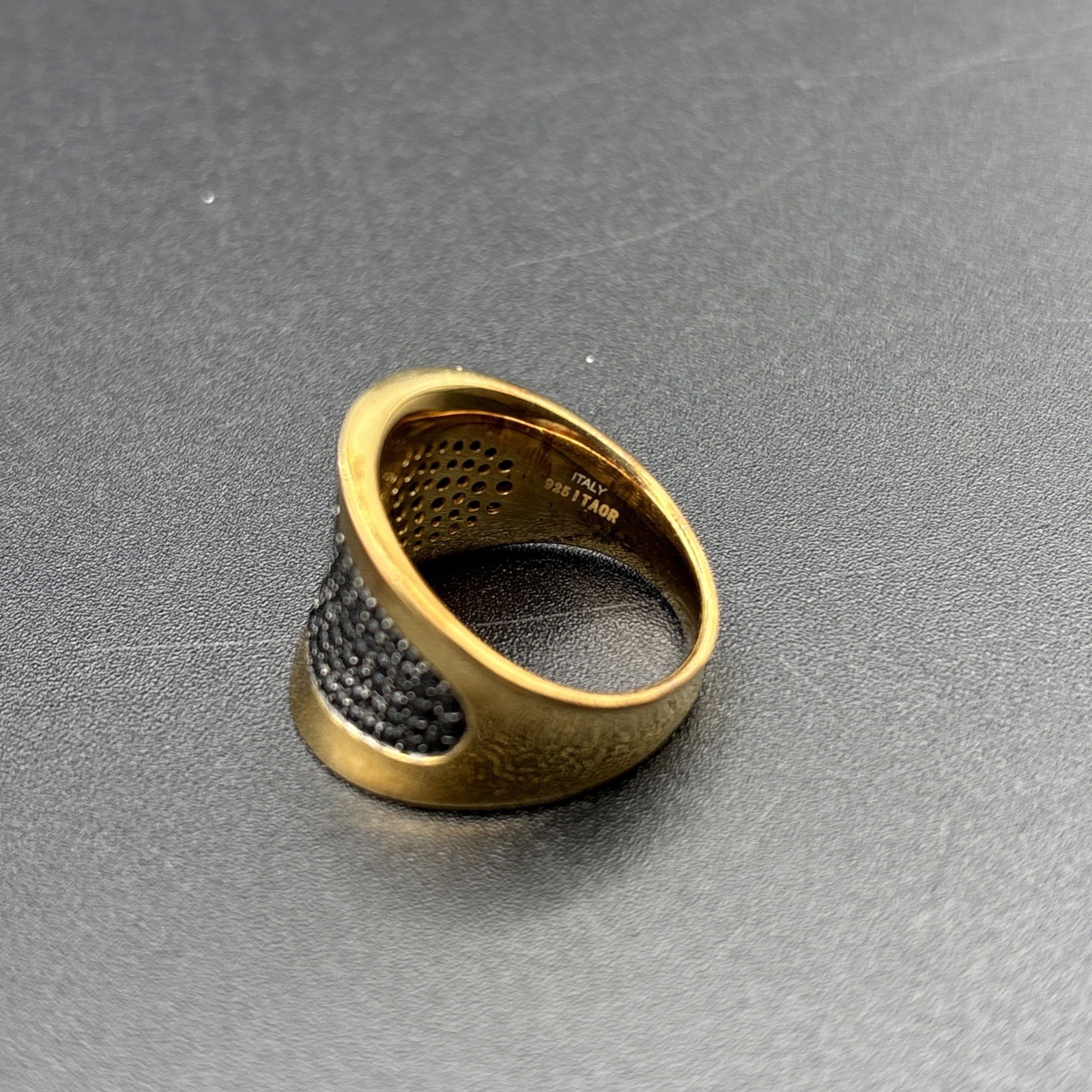 ITALIAN ITAOR BEAUTIFUL STERLING &GOLD OVERLAY RING WITH SPARKLY BLACK CRYSTAL