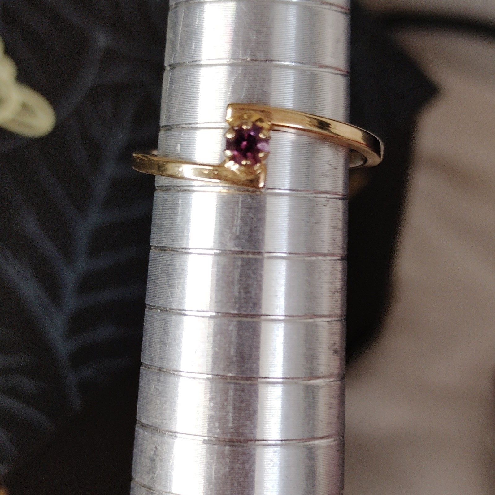 Gold Tone Bypass Band Ring Round Purple Stone Prong Set Metal 1 Gem Size 6.5