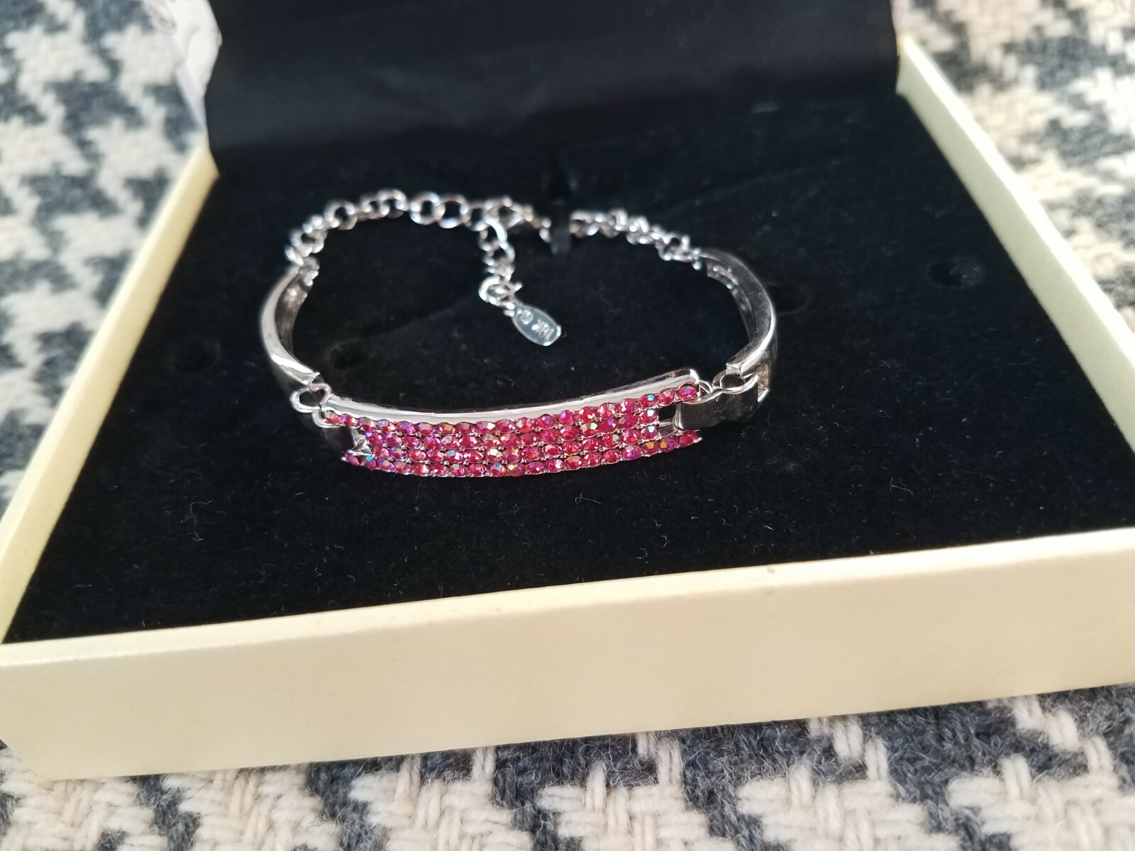 NIB PIERMONT JEWELS-B 1 Round adjustable chain Bracelet silver color in pink