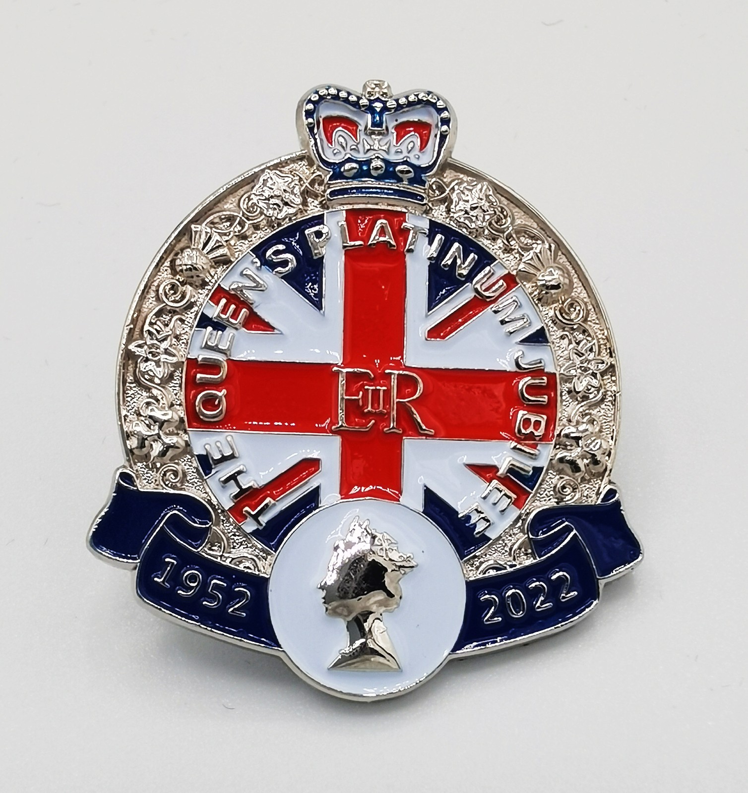 2 x 1952-2022 Queen Elizabeth II Platinum Jubilee Pin Badge Brooch ER 70 Years