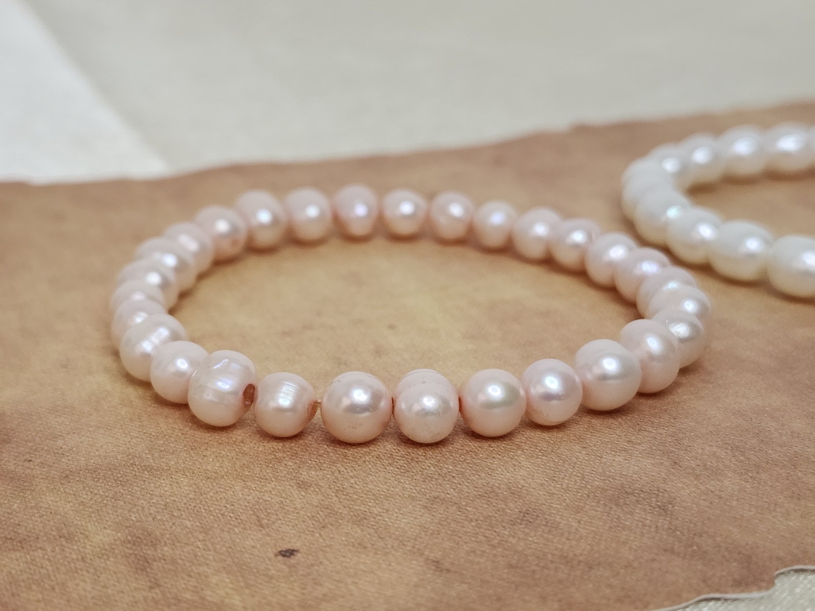 2 Natural Freshwater Pearls Stretch Bracelets – 1 White And 1 Pale Pink