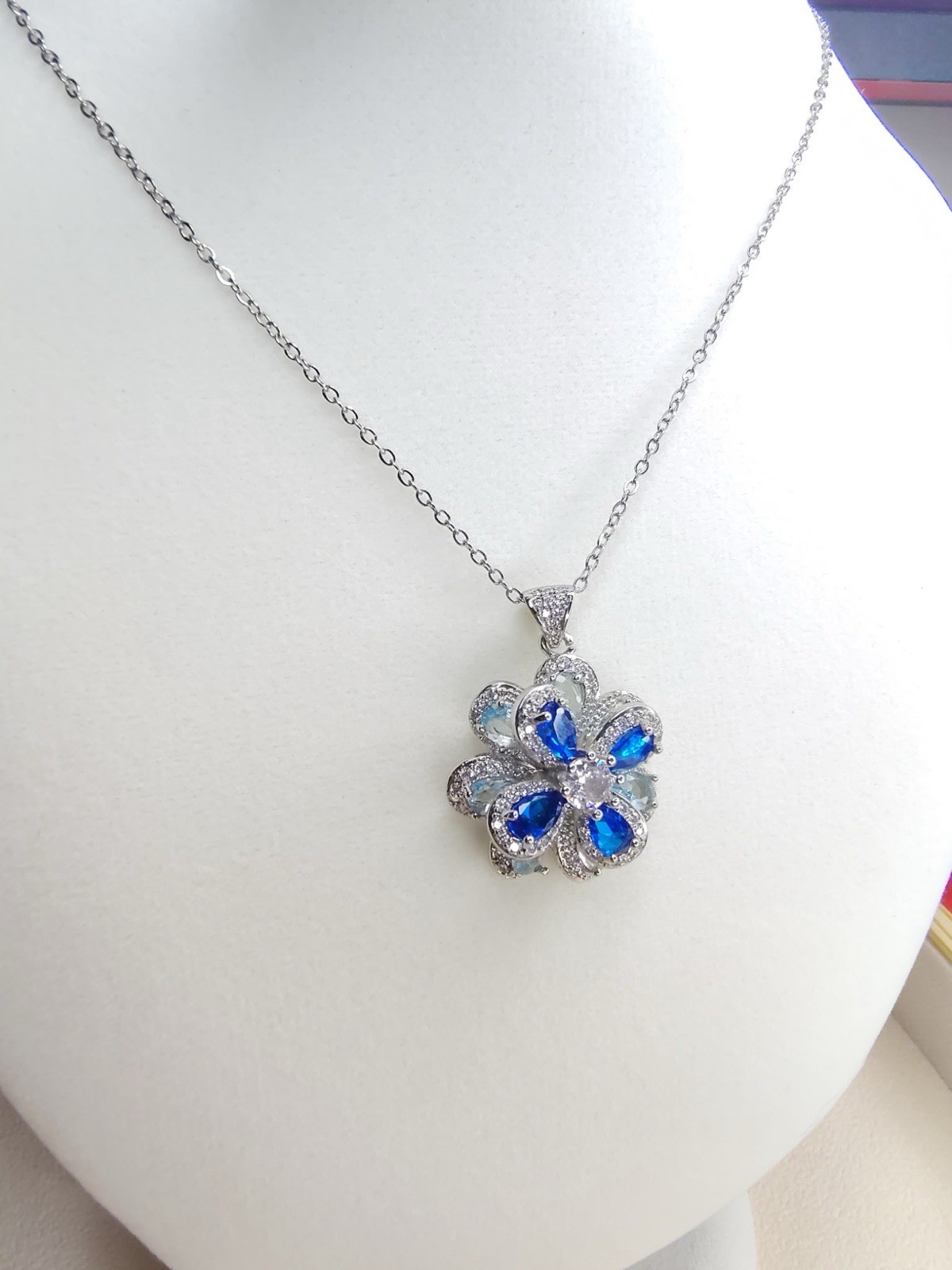 Elegant Blue Crystal Flower Pendant Necklace