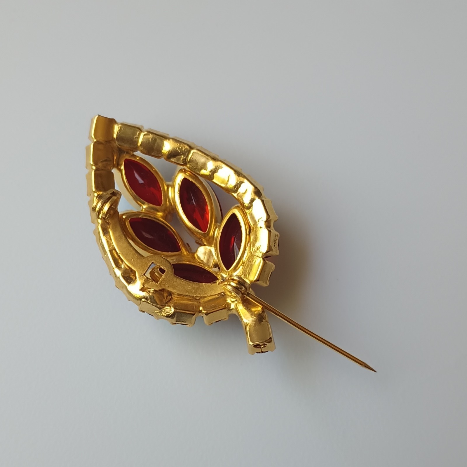 Vintage Gold Tone Marquise Rhinestone Leaf Brooch Pin Red & AB Prong Set