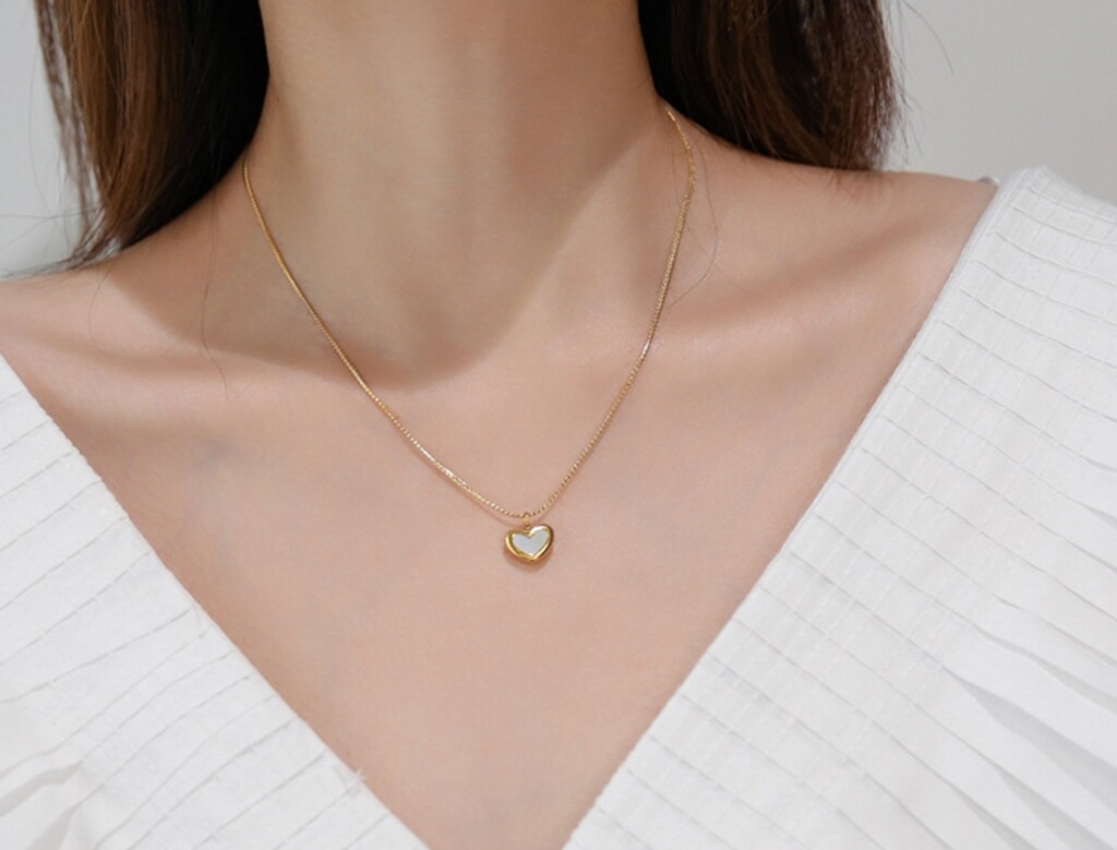 Gold Plated Titanium Stainless Steel Gold Seashell Heart Love Necklace 16-18″