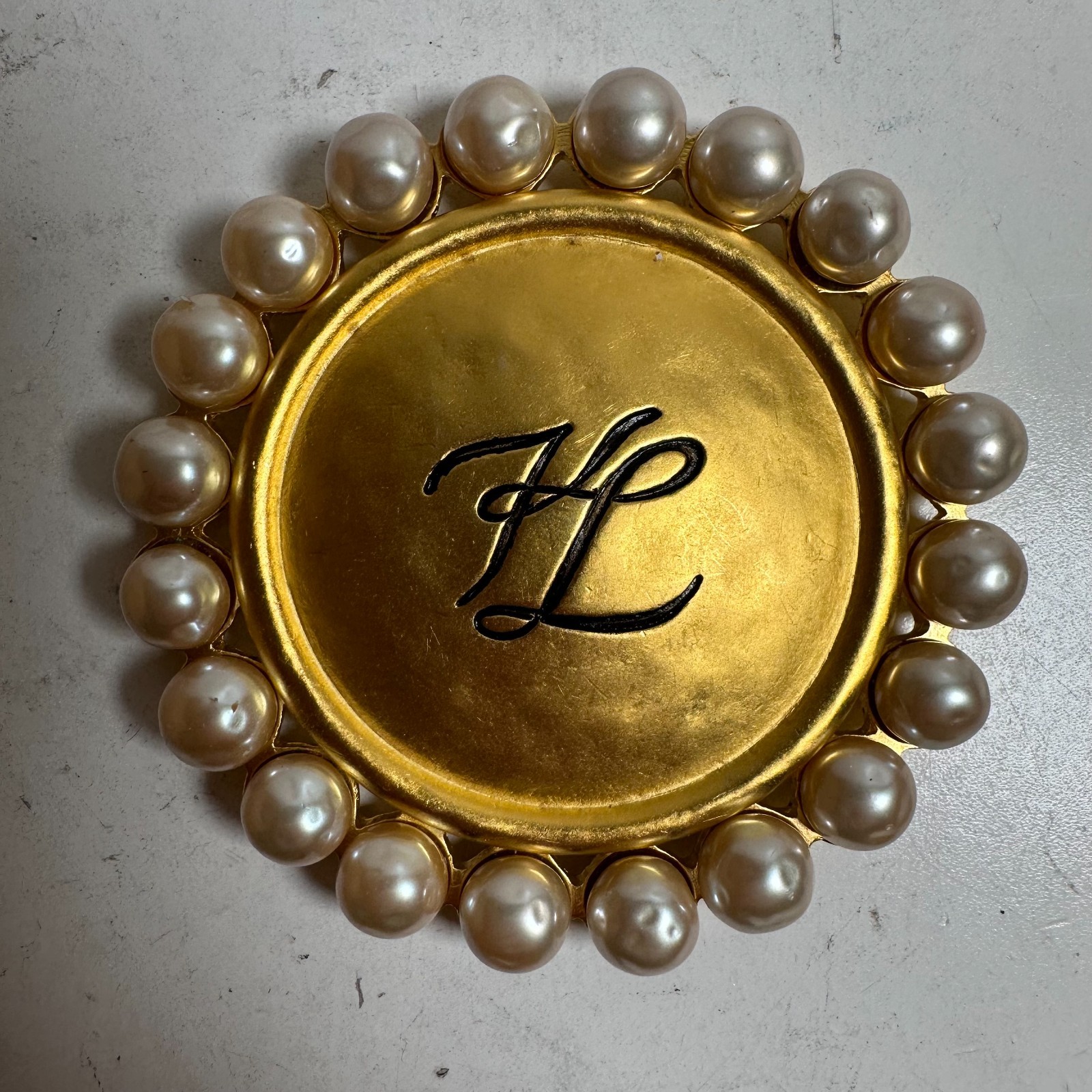 Vintage Karl Lagerfeld Logo Faux Pearl Surround Gold Tone Fashion Brooch Pin
