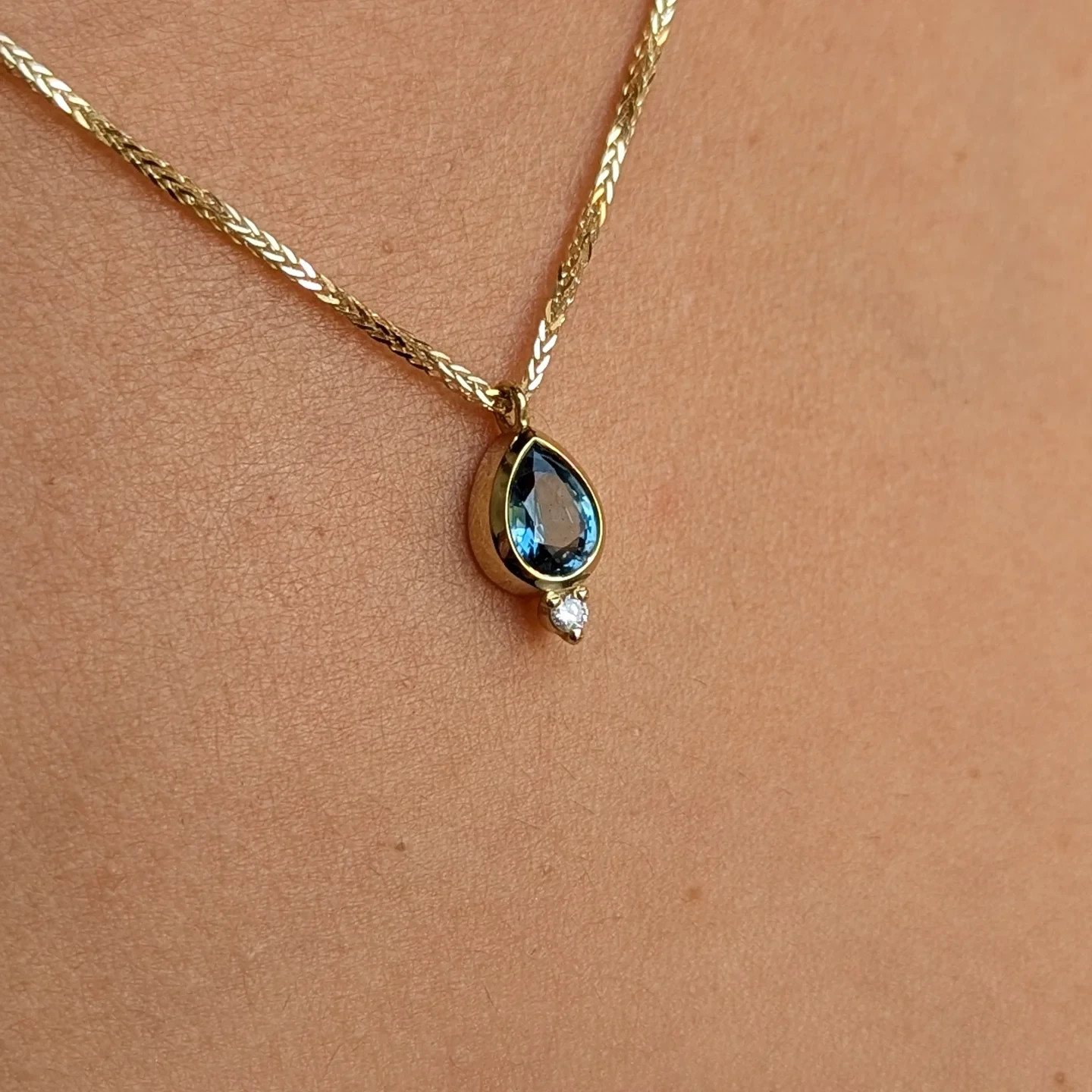 Pear Cut Minimalist Blue CZ Diamond Pendant Everyday Cluster Jewelry For Women’s