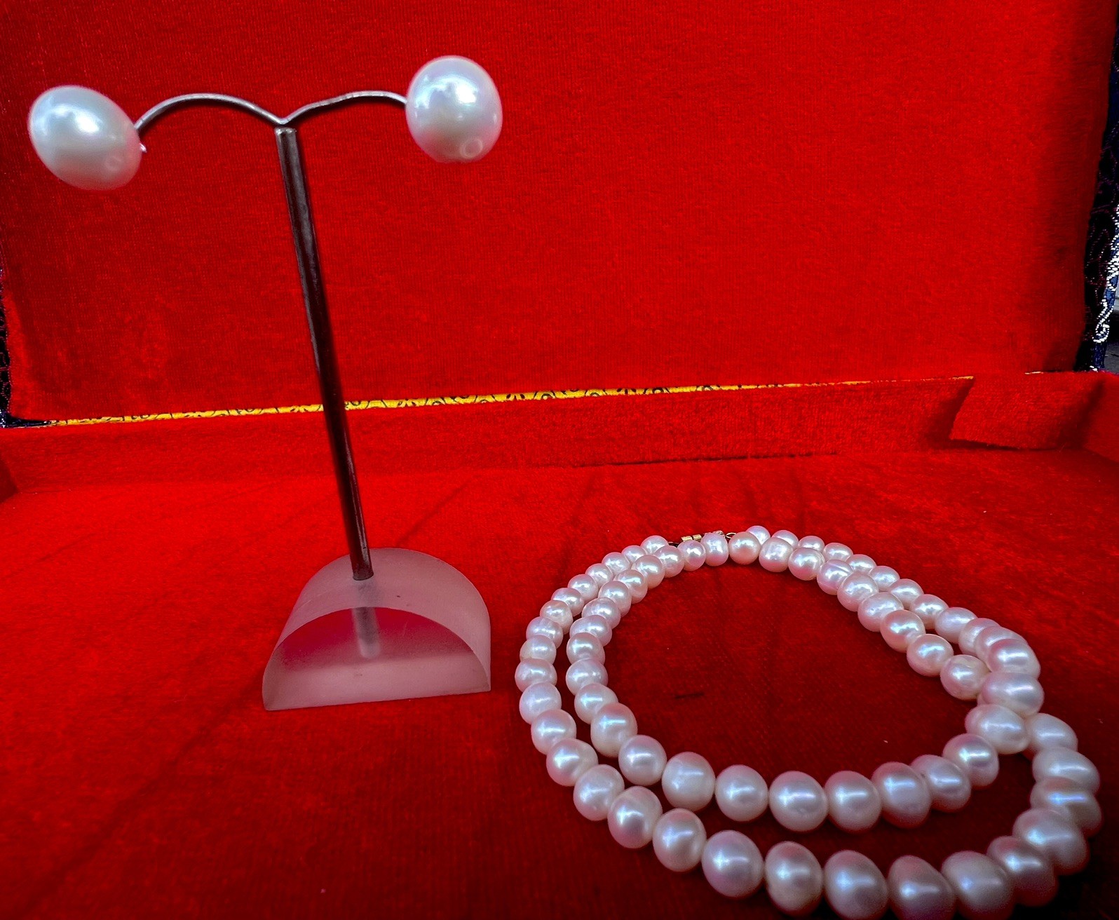 Vintage Freshwater Pearl Necklace & Earrings Set Gold Clasp 20th Century 18”