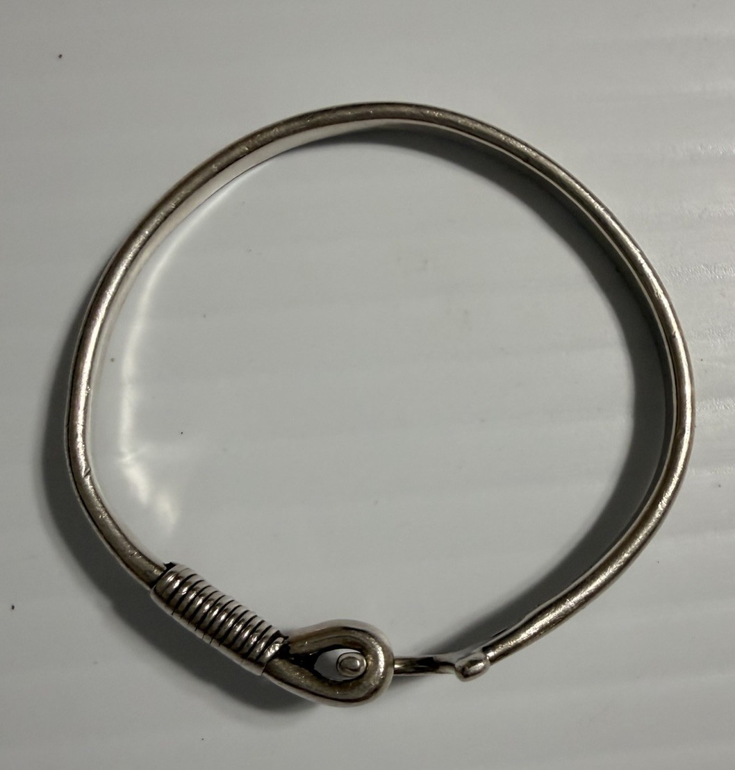 Sonya Signed Silver Tone Hook & Coil Bangle Cuff kid Bracelet 1.5 – 7.95 gram