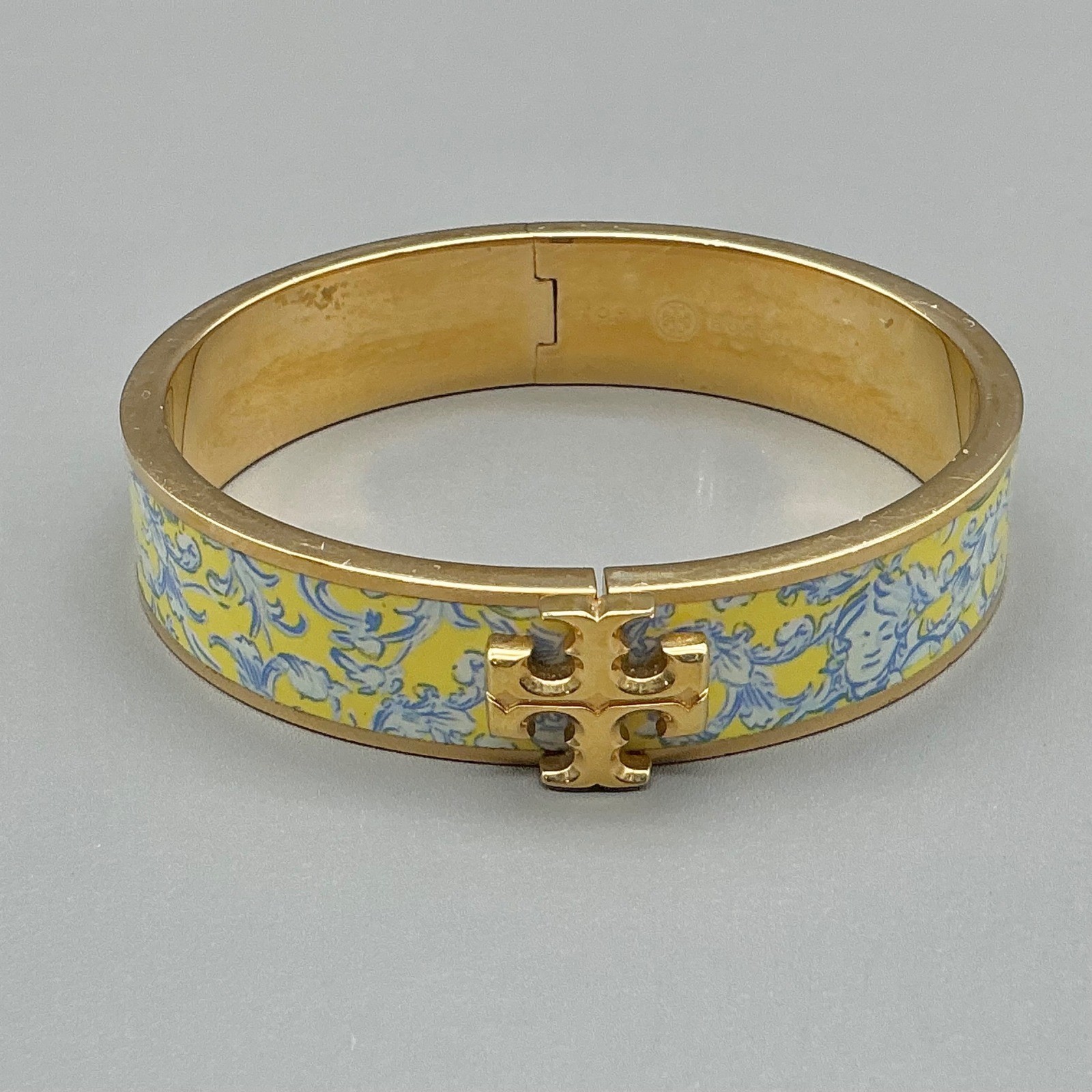 Tory Burch Bracelet Womens Yellow Gold Blue Floral Enamel Logo Bangle 6.75 In
