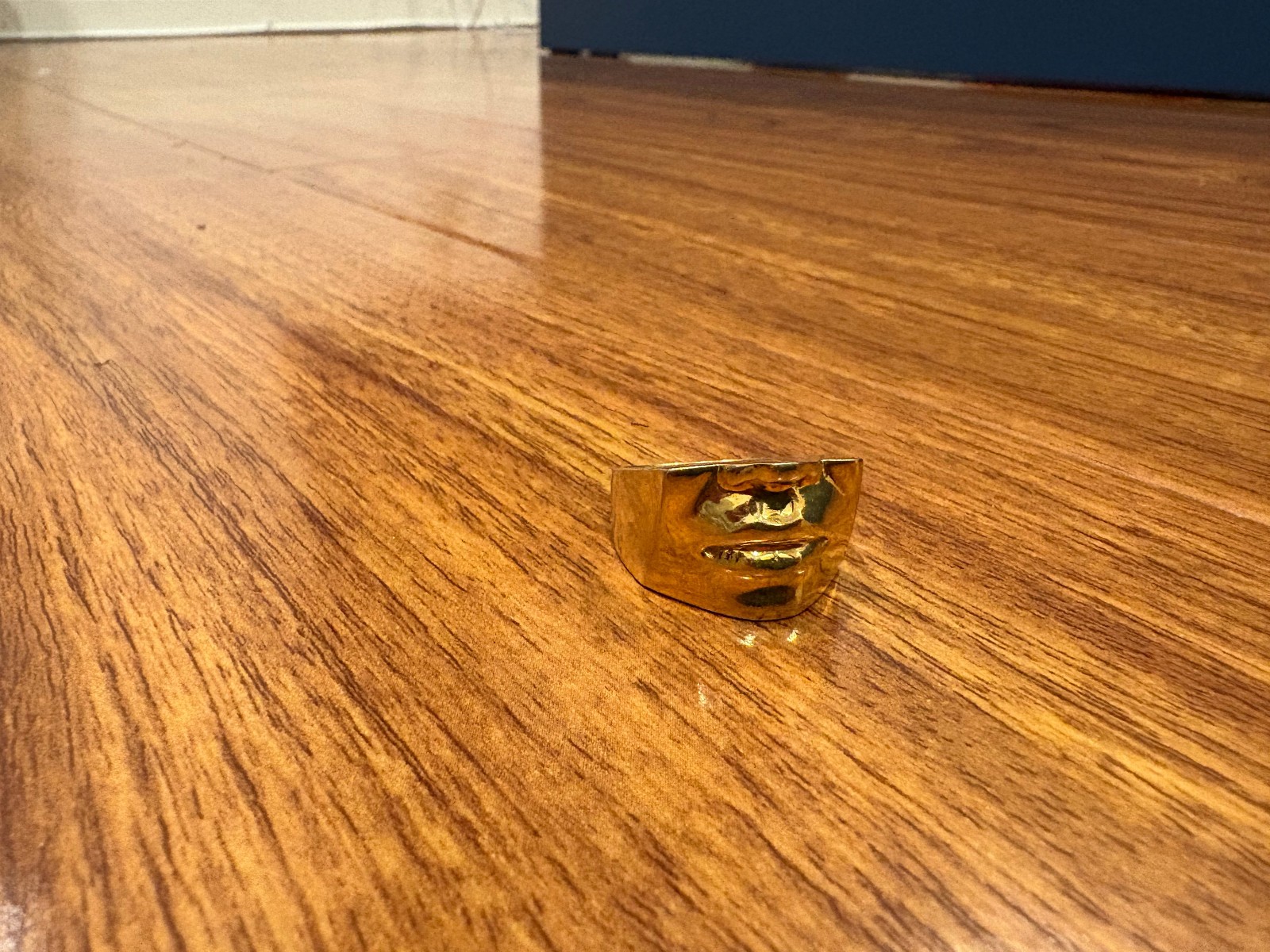 Grace Ling – Self-portrait ring (gold) size 11