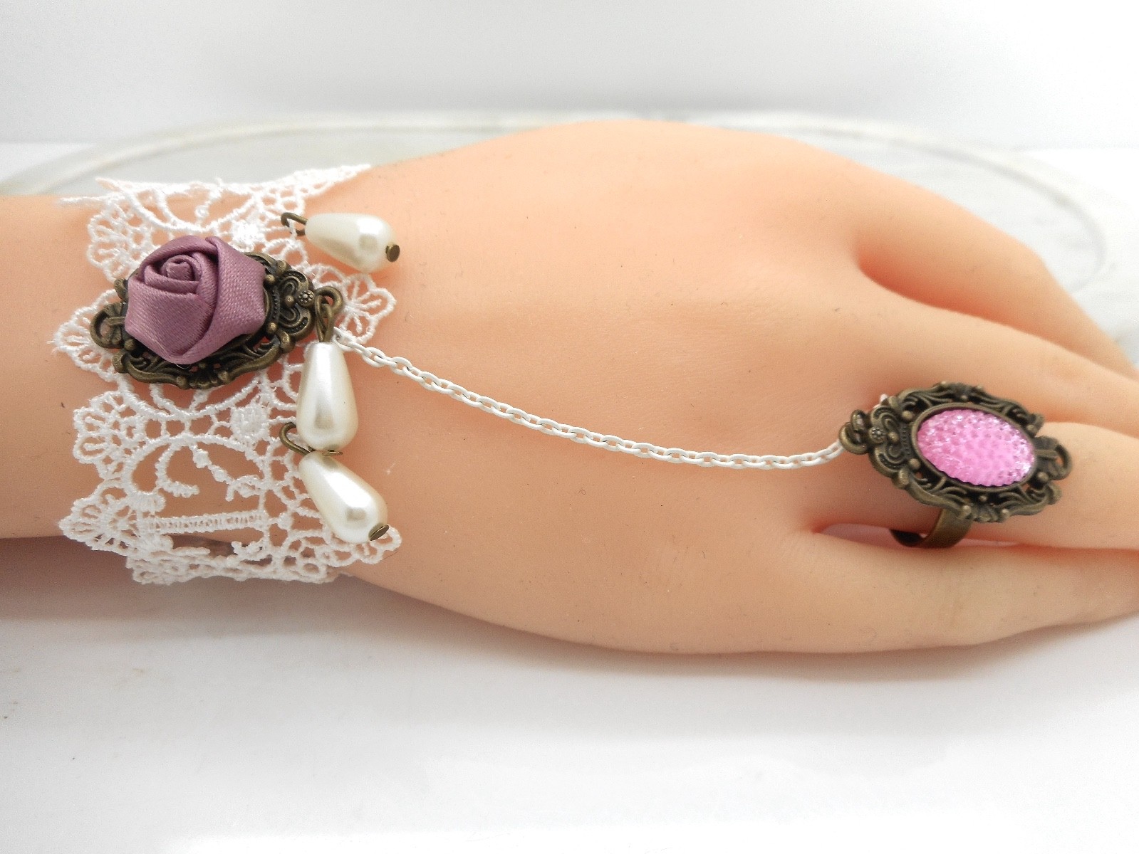 New Stunning Bracelet Women’s Ring Attached Lace Faux Pearl Slave