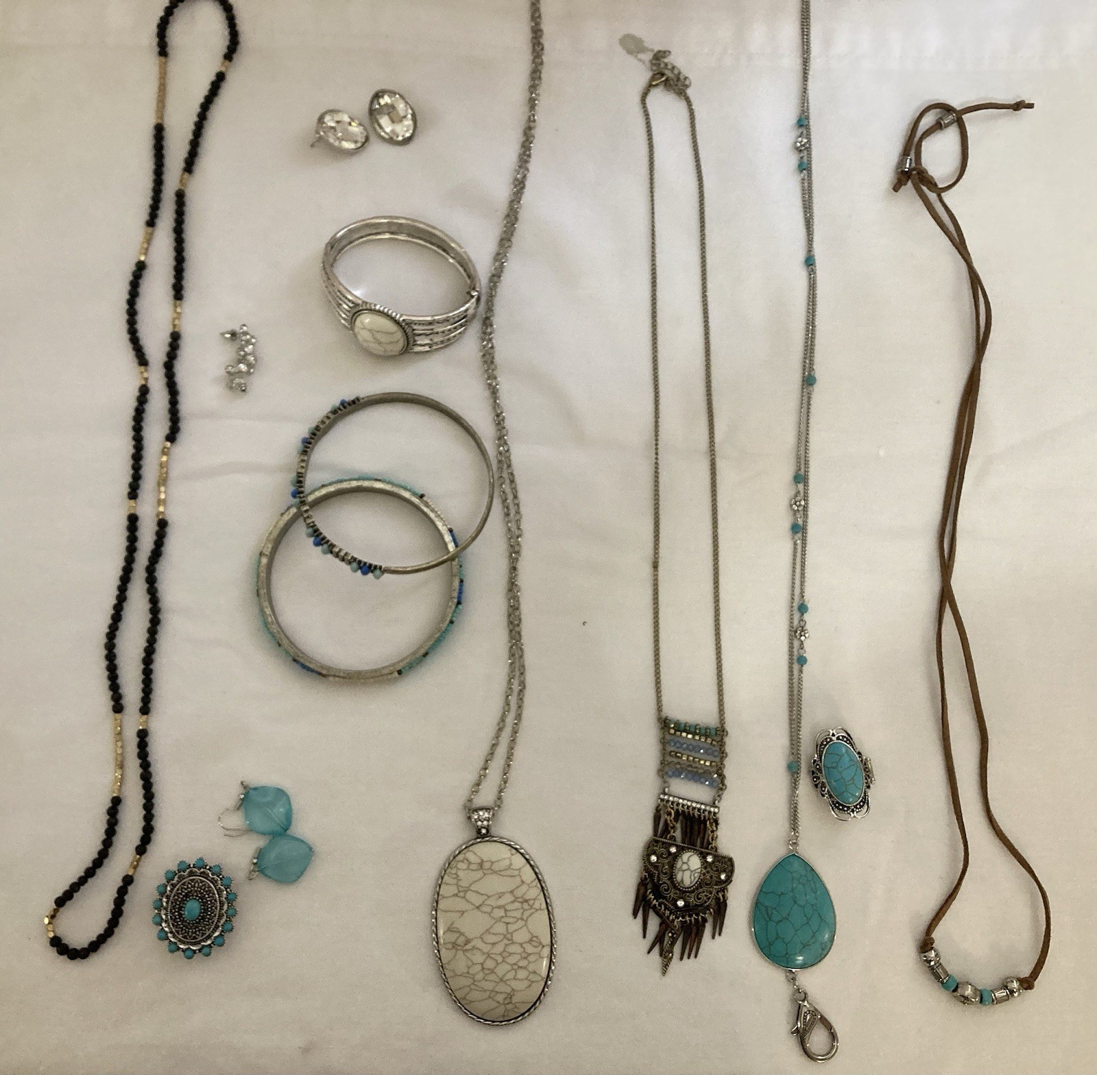 Lot of 13 Pcs Paparazzi Jewelry E4
