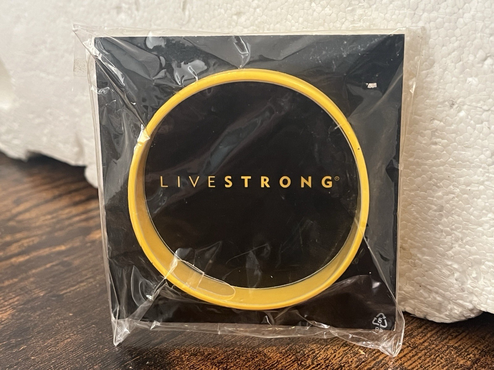Nike LiveSTRONG Authentic Wristband Bracelet NEW Size L-XL 8″/202mm Collectible