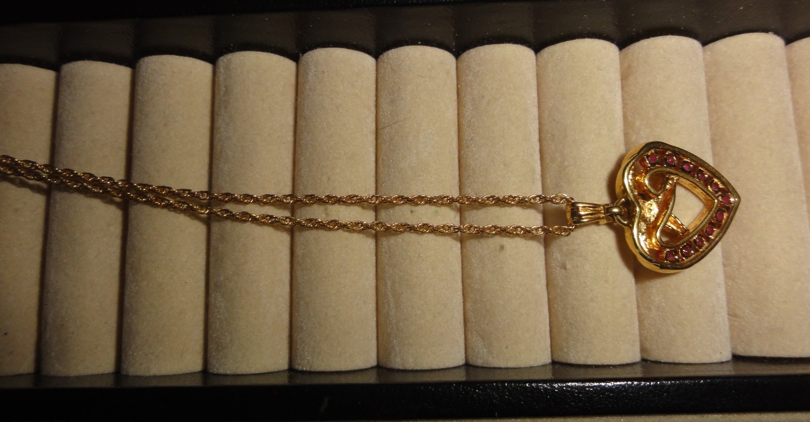 JANUARY BIRTHSTONE GARNET HEART (3/4″ DROP) ON 18″ GOLDTONE CHAIN, NEVER WORN!