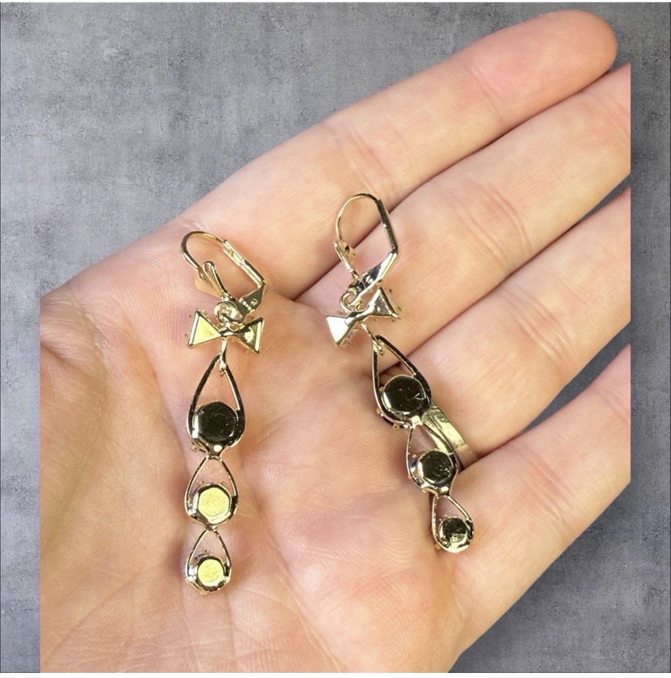 Round Blue Crystal Dangle Drop Earrings Silver Tone Metal Leverback Lobe