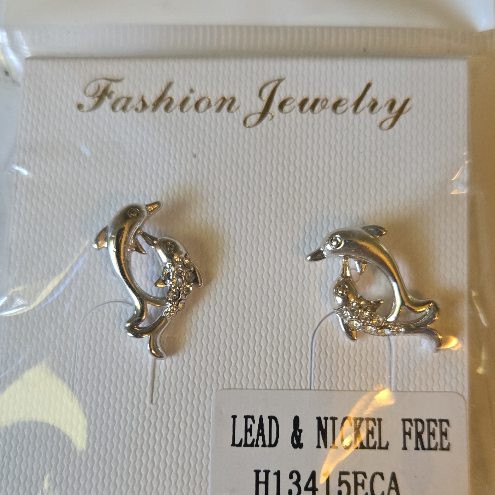 Earrings Dolphin Stud Silver Tone Nickel-Free FUN Marine Design 1 Pair New