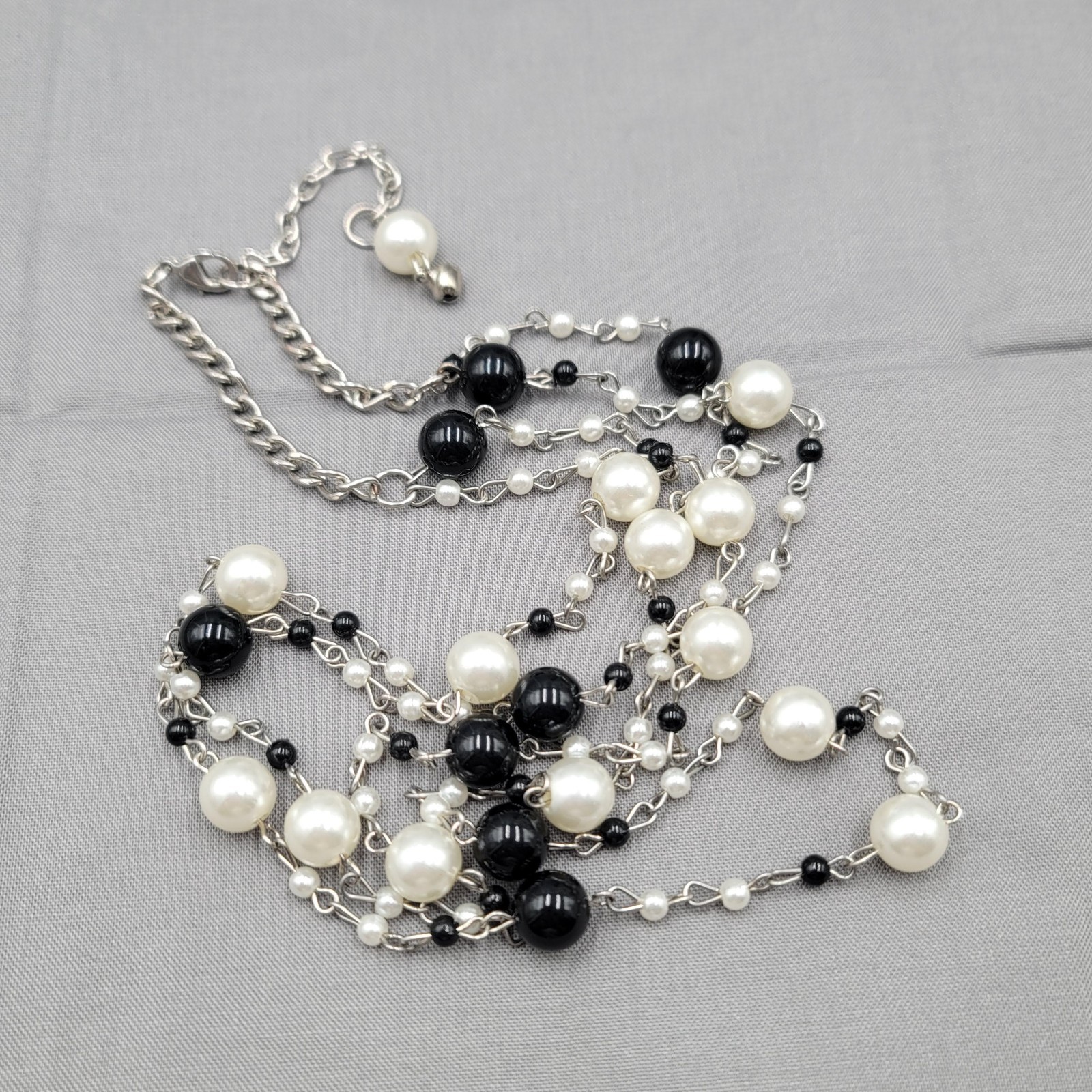 Black and White Bead Necklace Silver tone Double Chain 22″