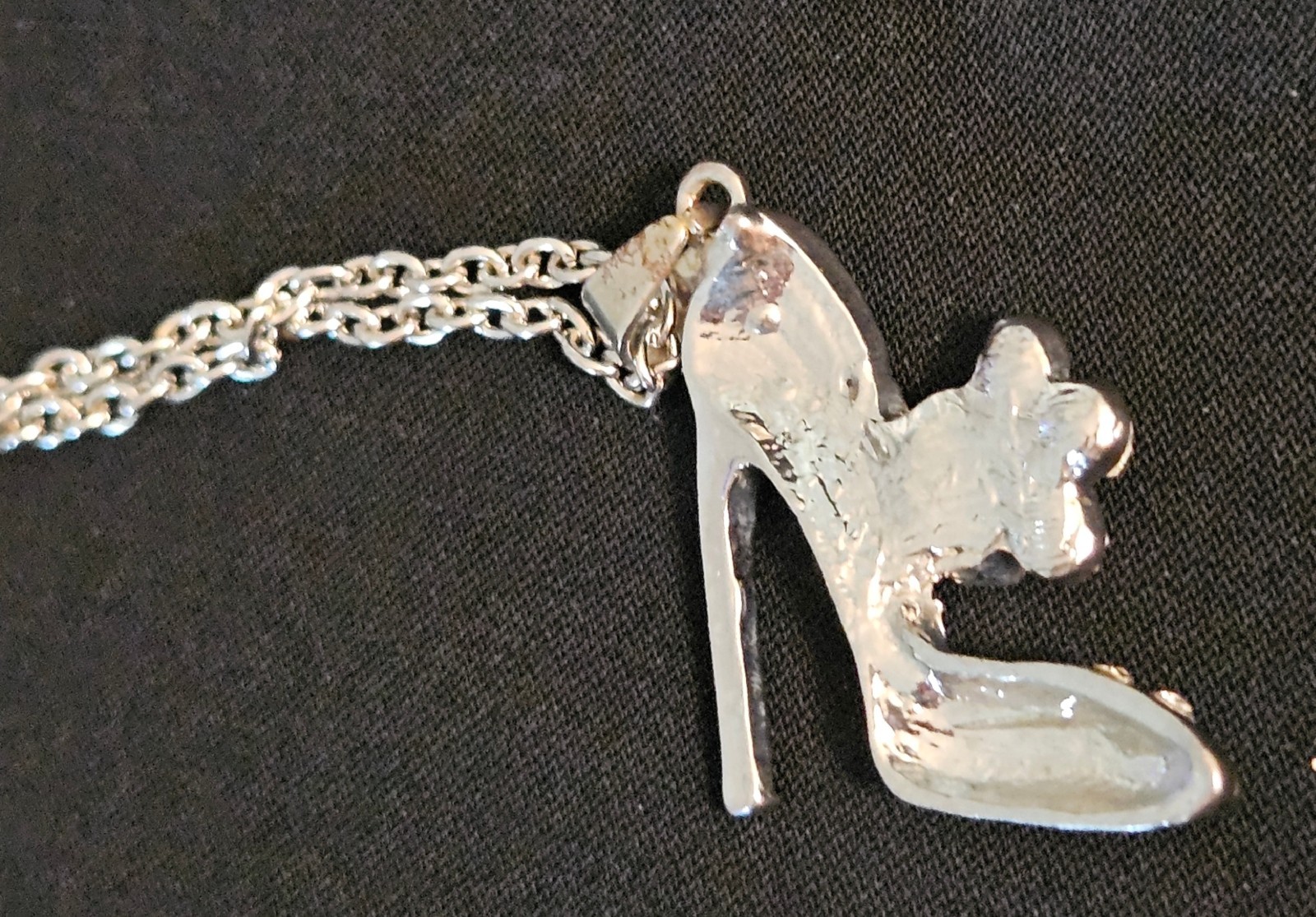 Rhinestone High Heel Shoe Flower Pendant Necklace Silver Tone 12 Inches