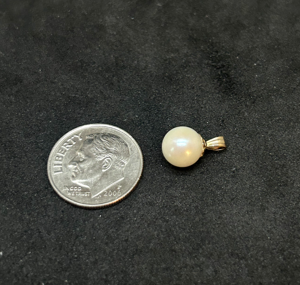 14K Yellow Gold White Pearl 7.3mm Pendent 0.5in – 0.75g