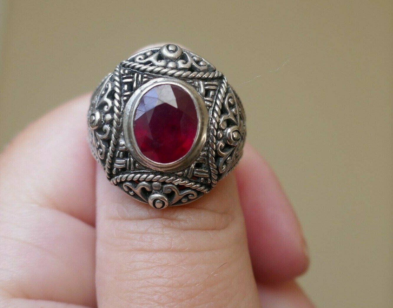 Vintage Sterling Silver & Red Stone Ring – Size 7.75 / 9.8 Grams