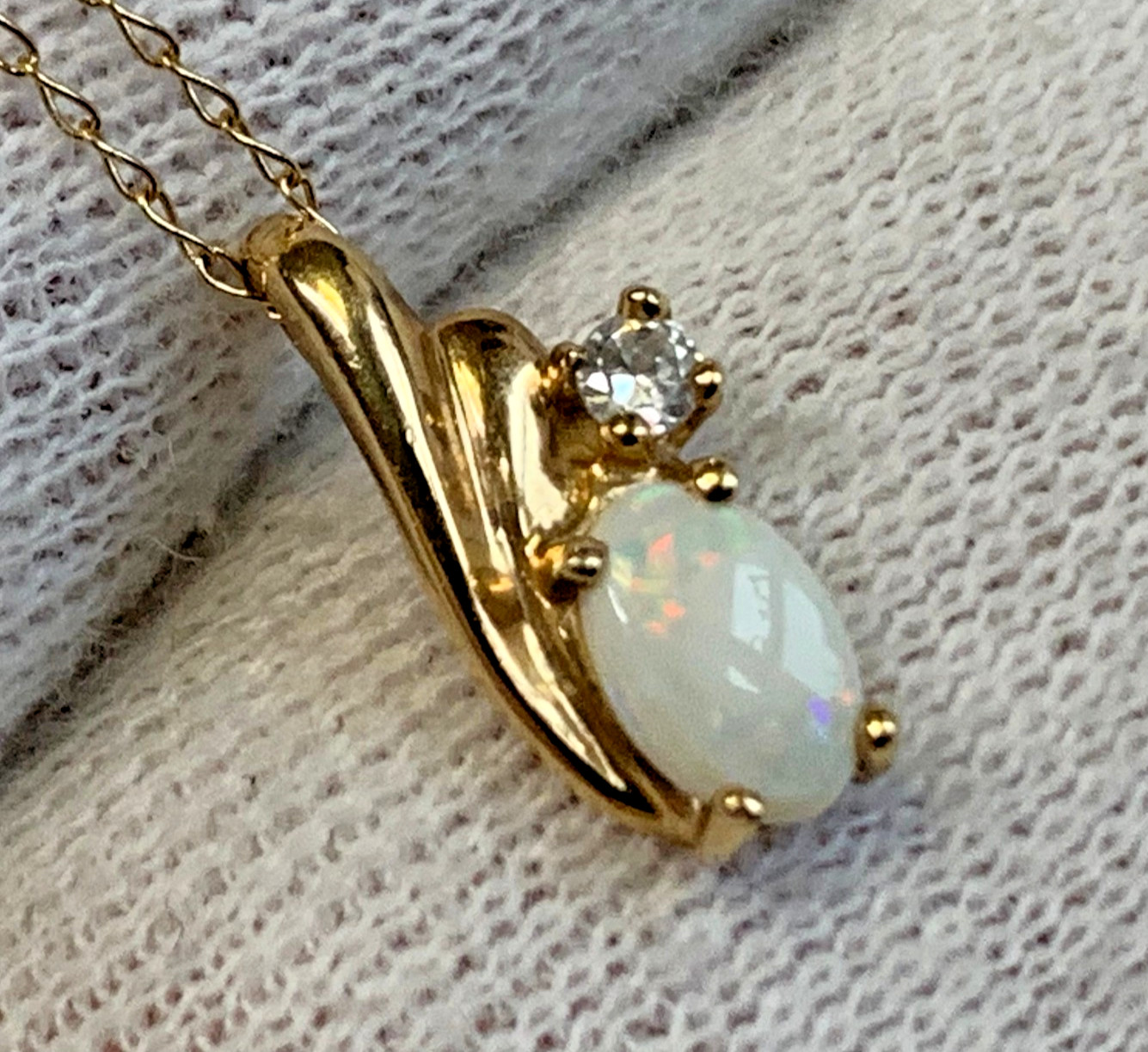 10K Yellow Gold Necklace 1.01g Fine Jewelry 19.5″ Opal Look & Clear Stone *READ*