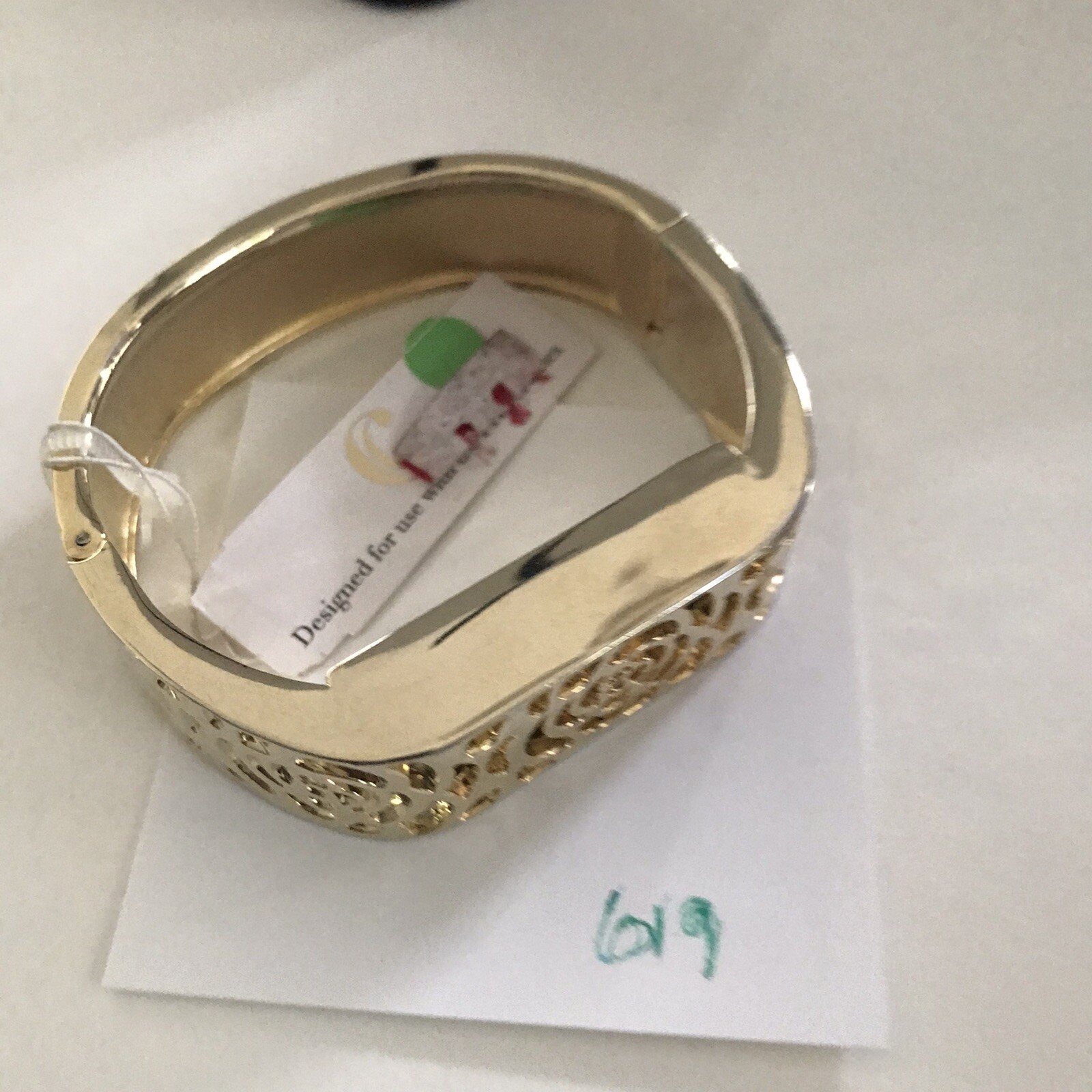 Charming Charlies fitness tracker holder Clamper bracelet GOLDTONE J619